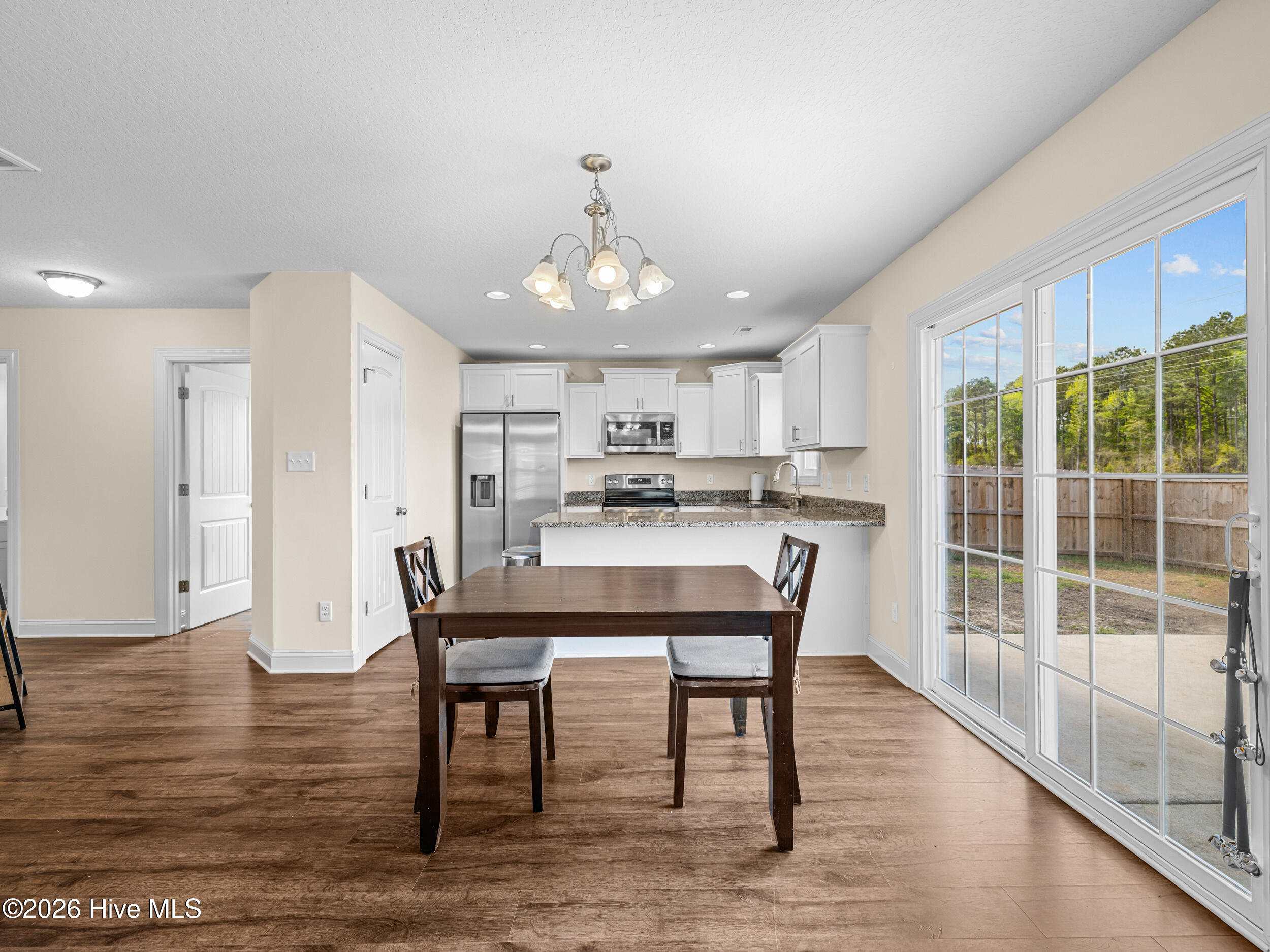 100567423 | Photo 17