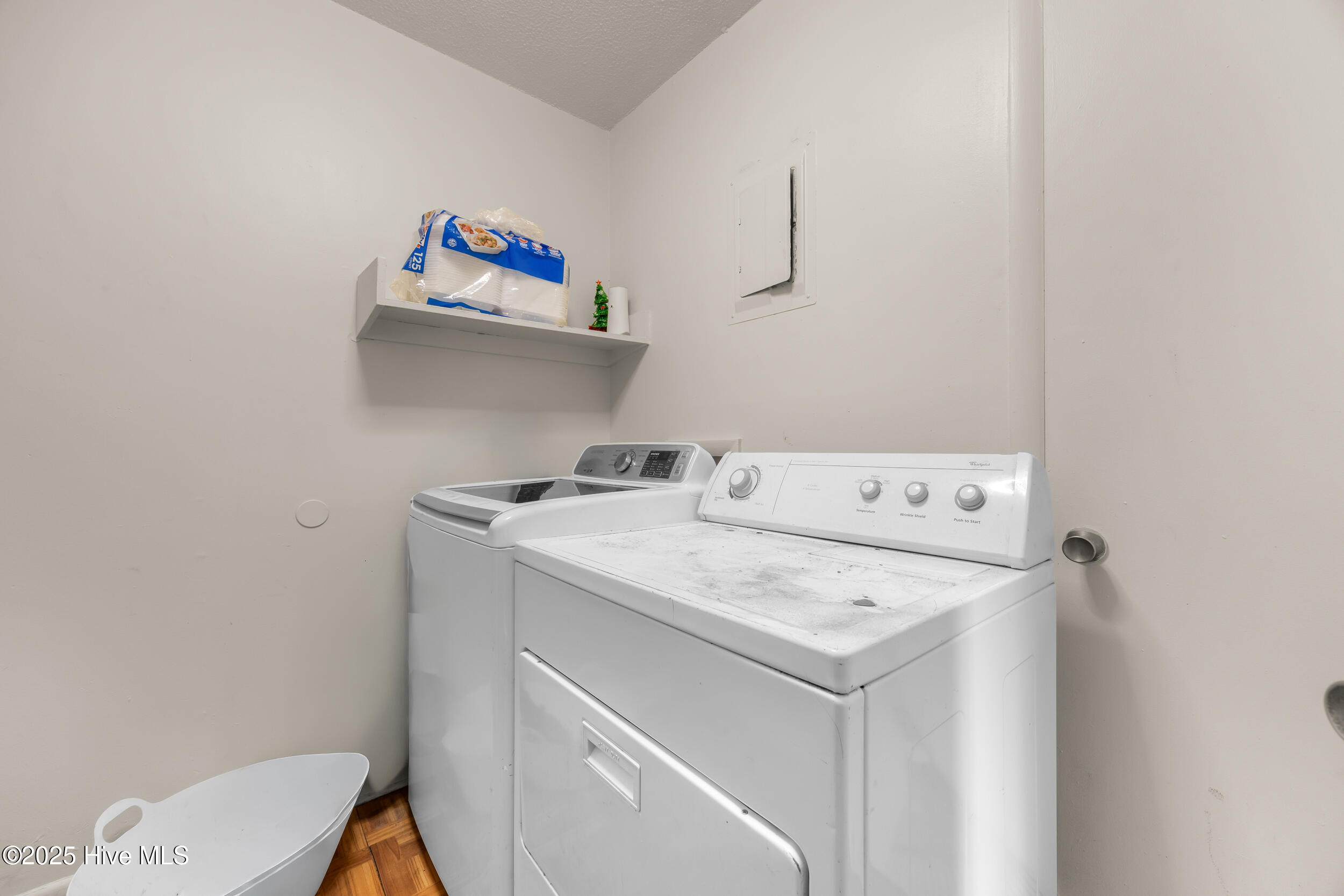 100541005 | Photo 15