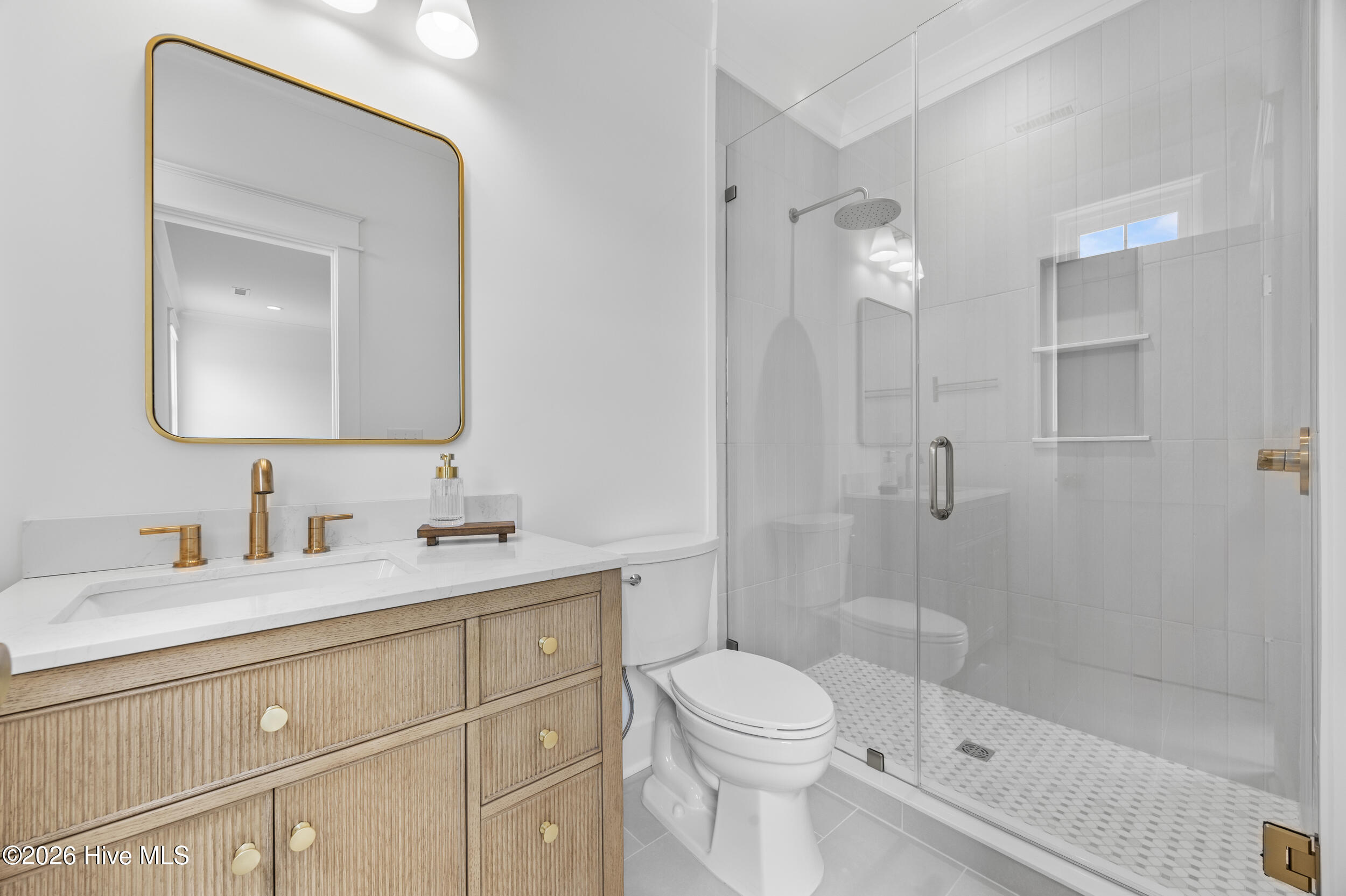 100570401 | Photo 37