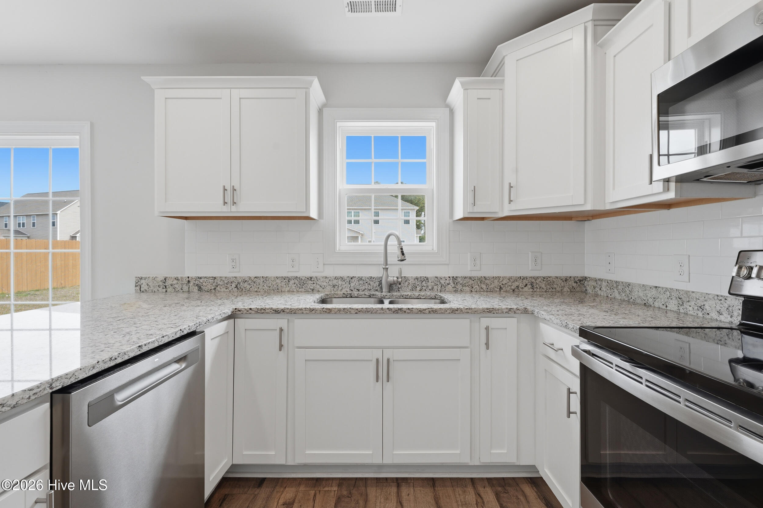 100559479 | Photo 13