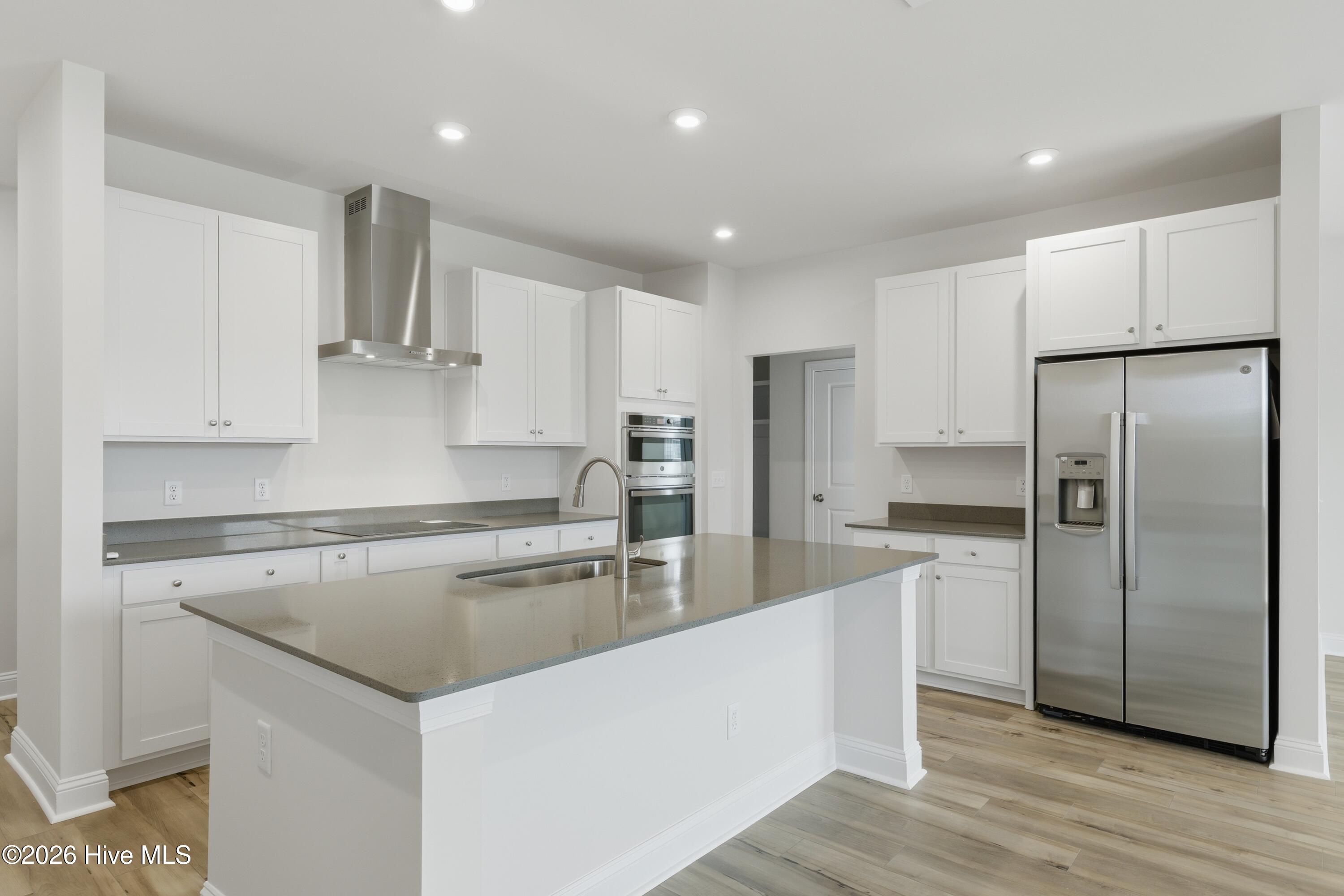 100563139 | Photo 17