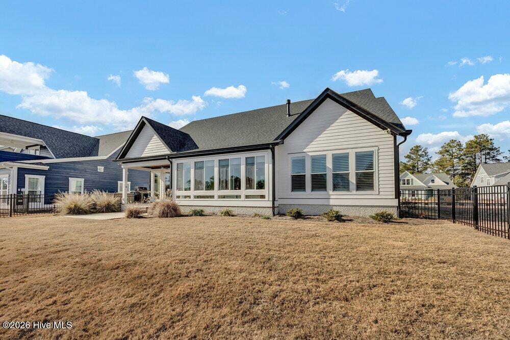 100564119 | Photo 46