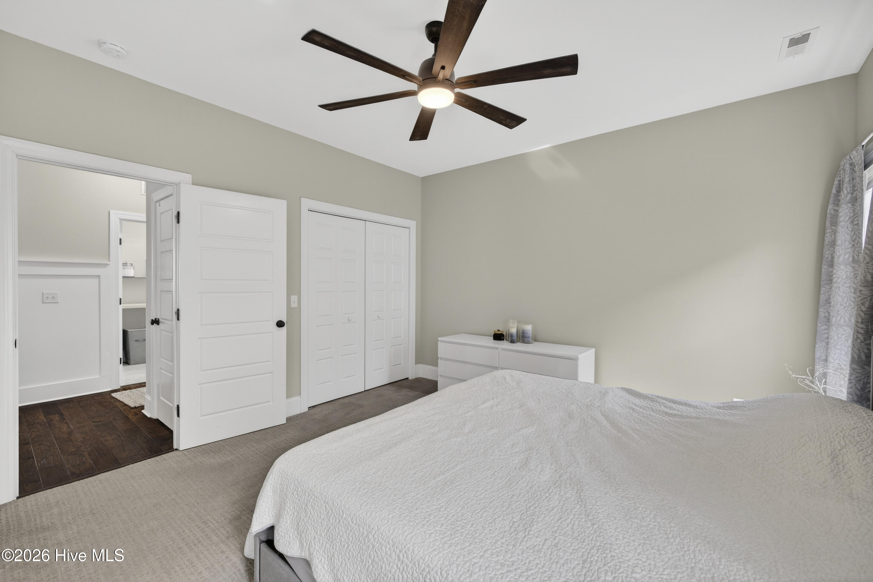 100562294 | Photo 24