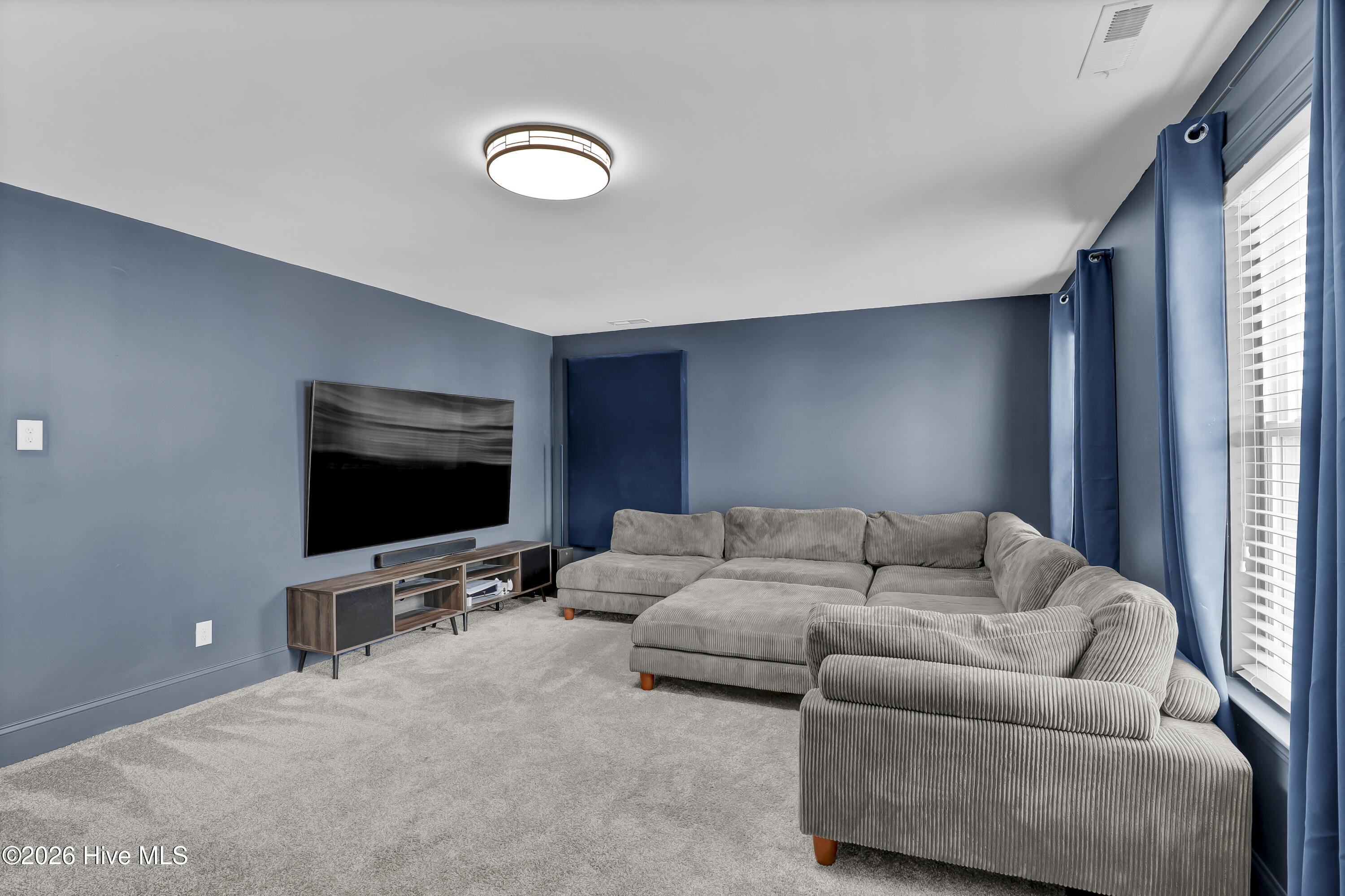 100569248 | Photo 42