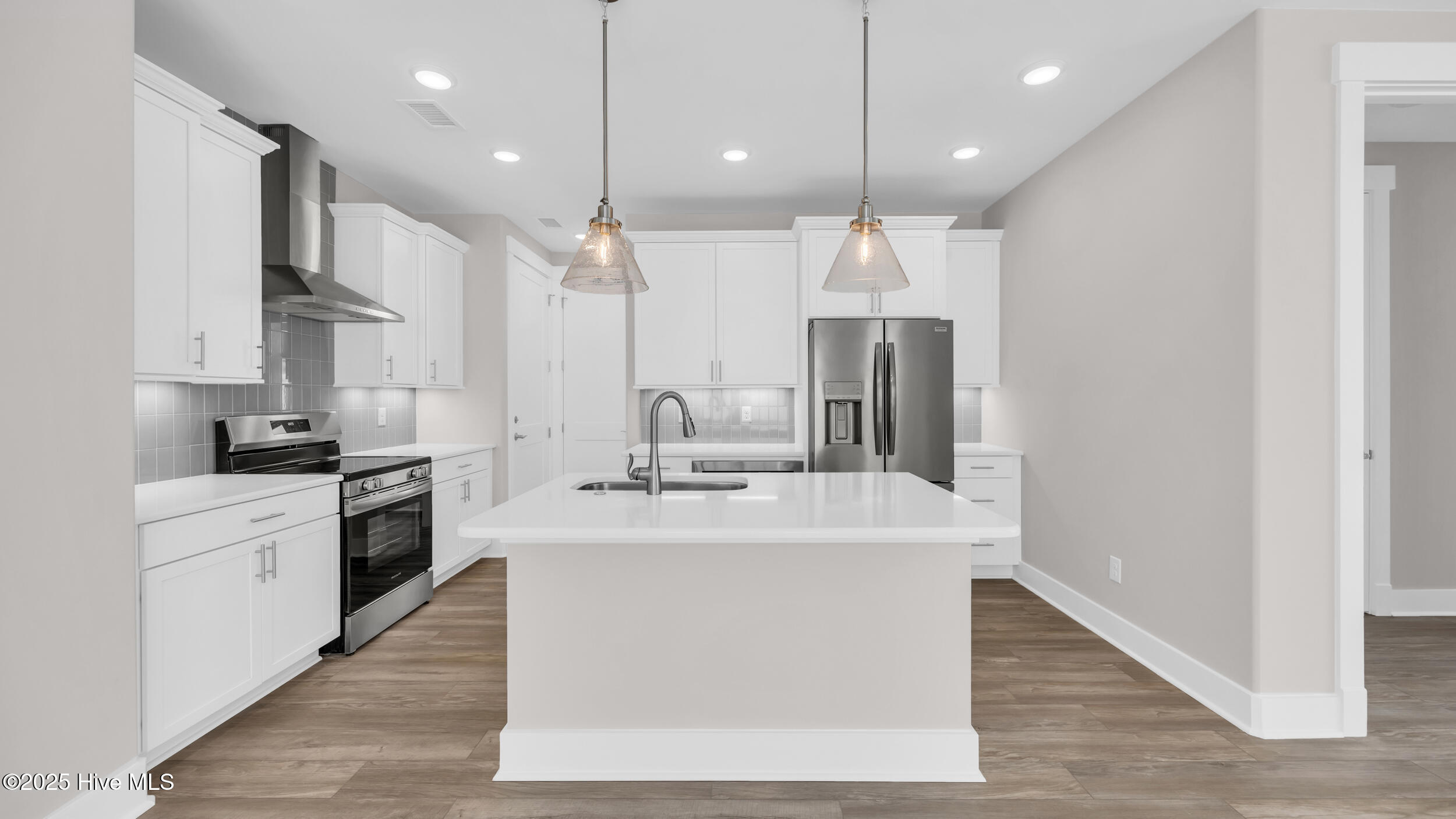 100525614 | Photo 14