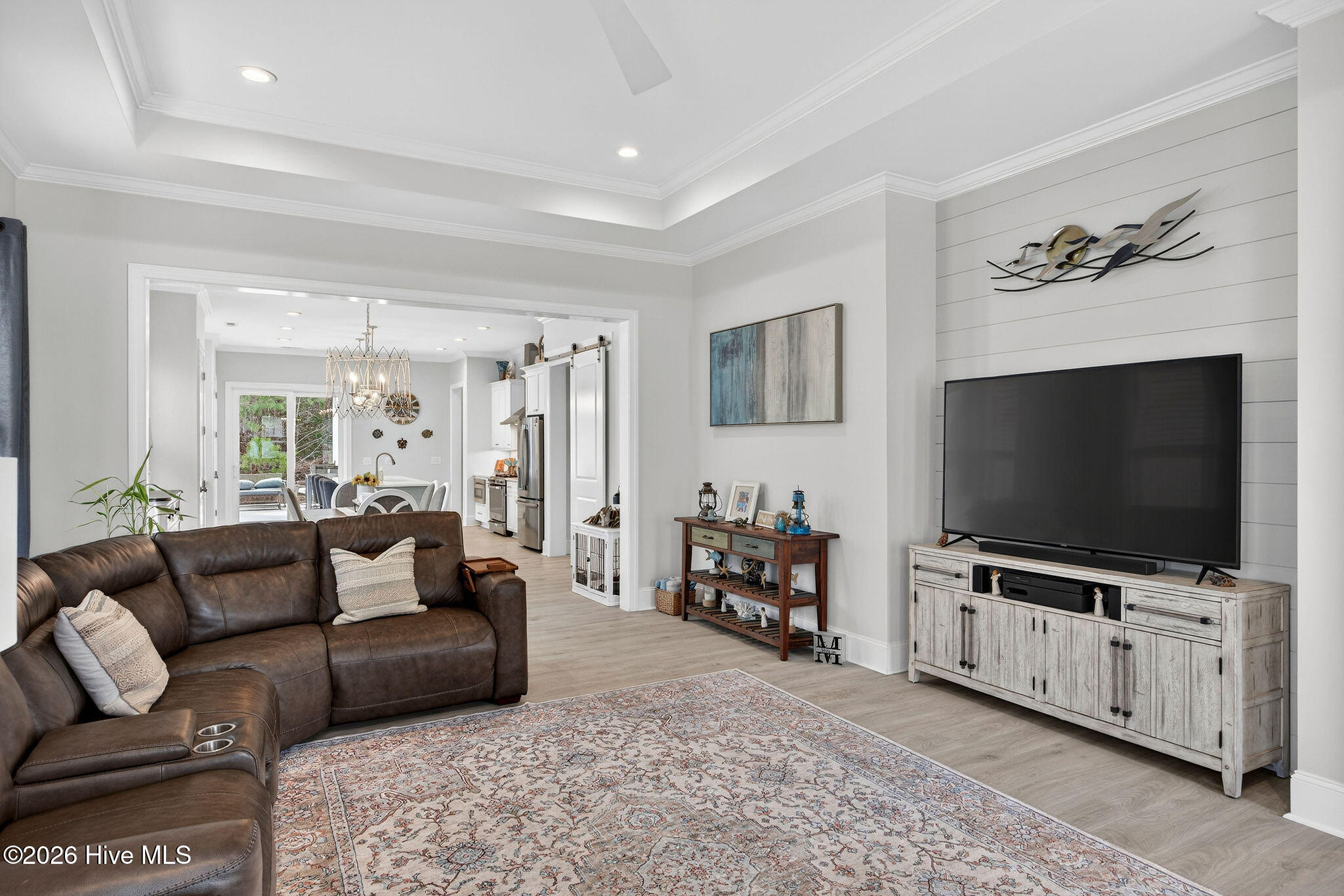 100557303 | Photo 11