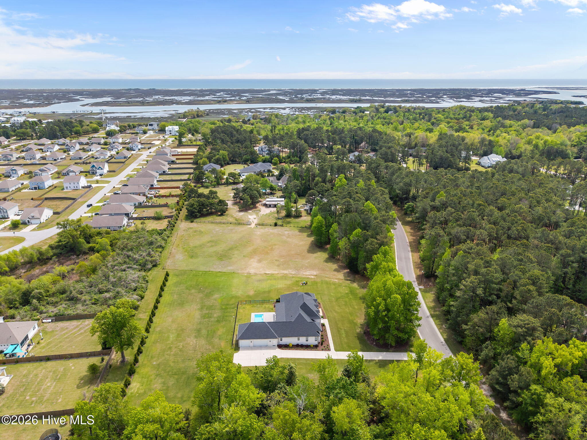 100566934 | Photo 85