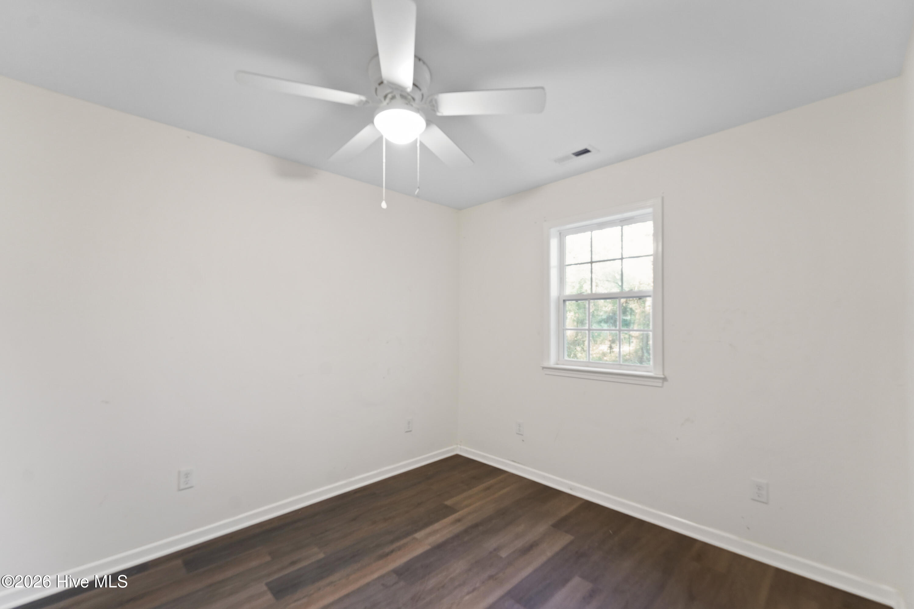 100548487 | Photo 49