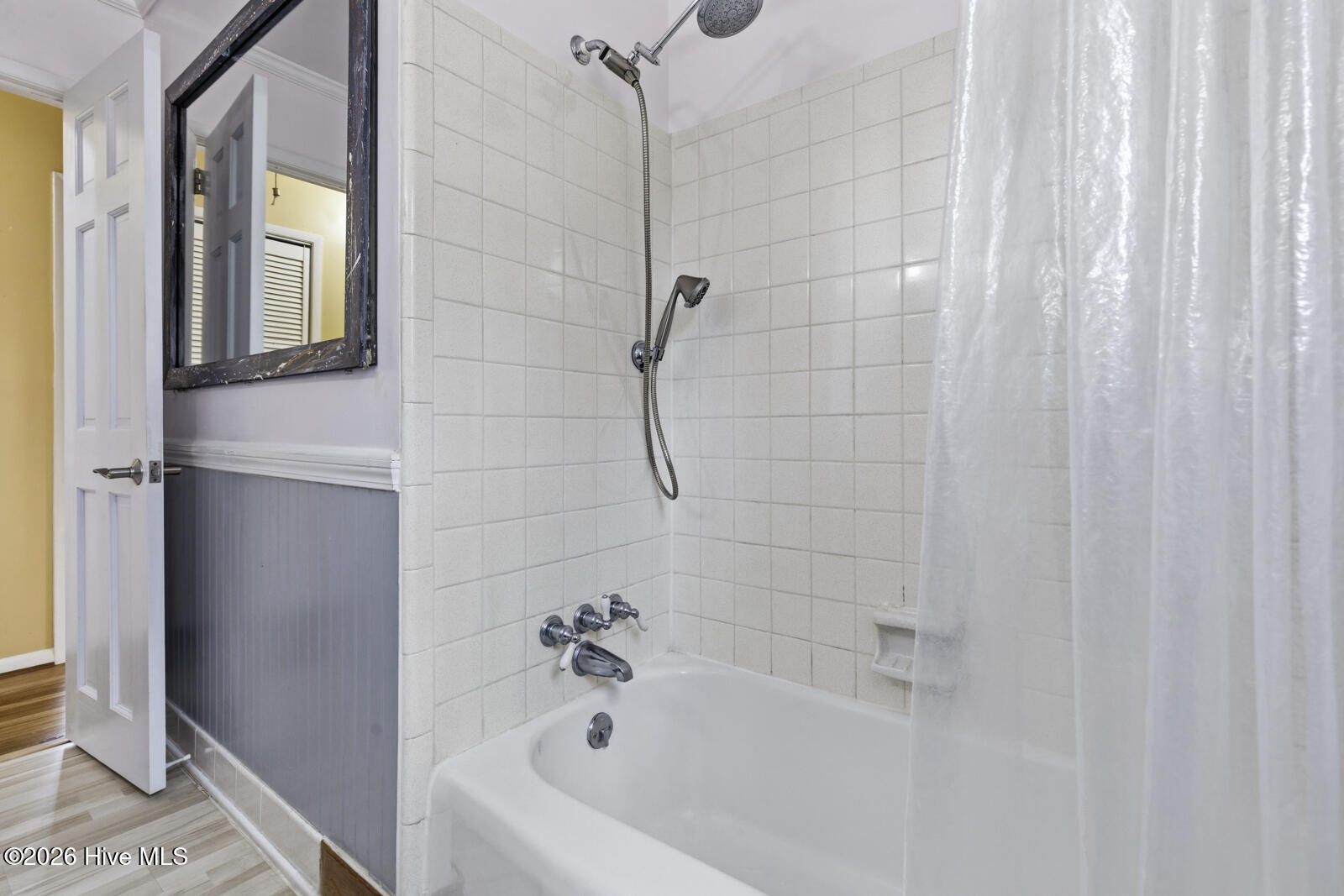 100558769 | Photo 18