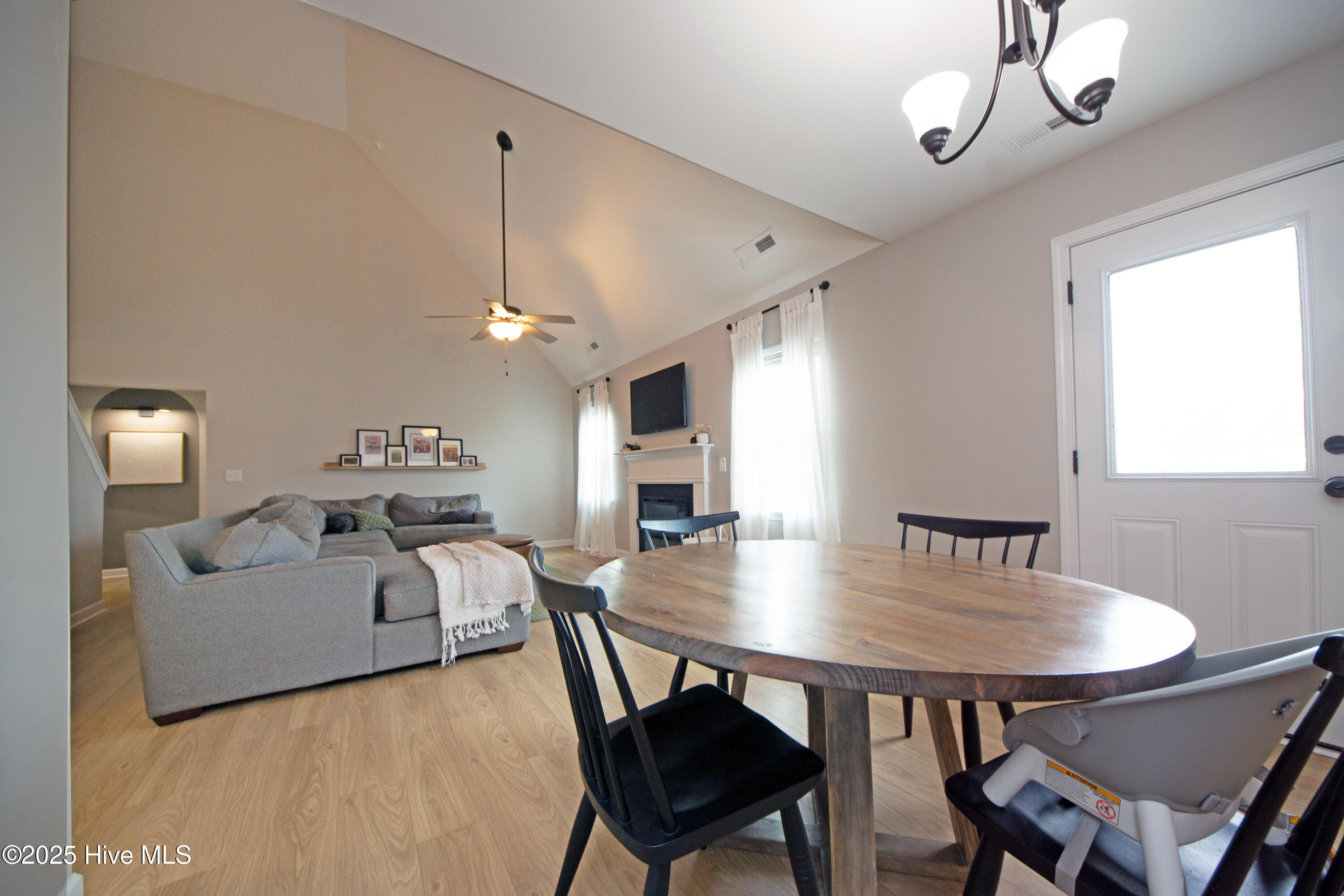 100539129 | Photo 25