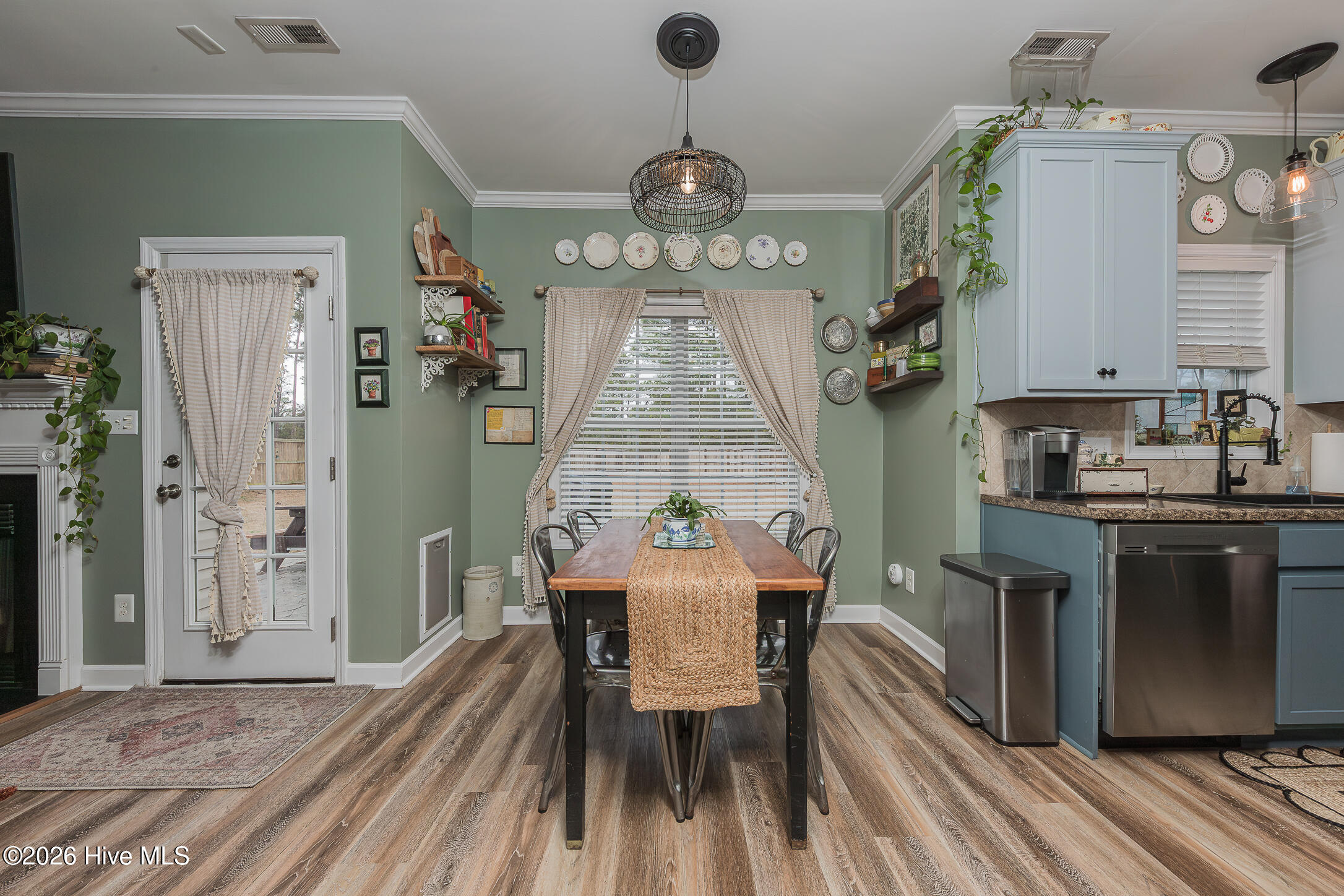 100556054 | Photo 14