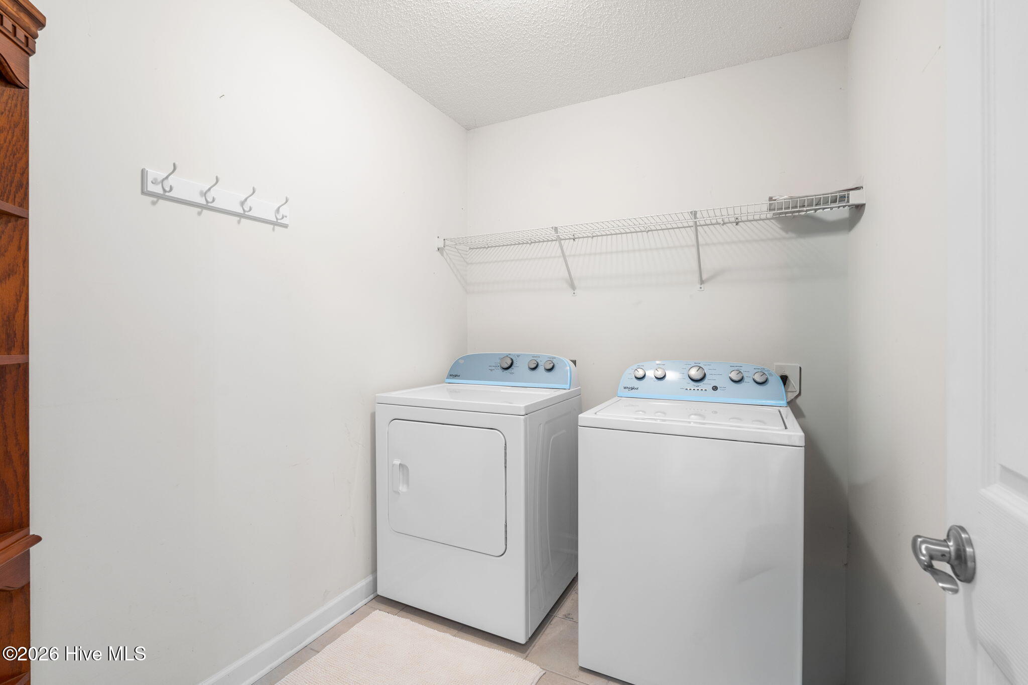 100570375 | Photo 40