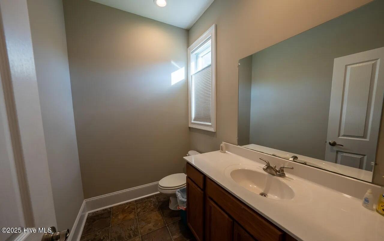 100547219 | Photo 50