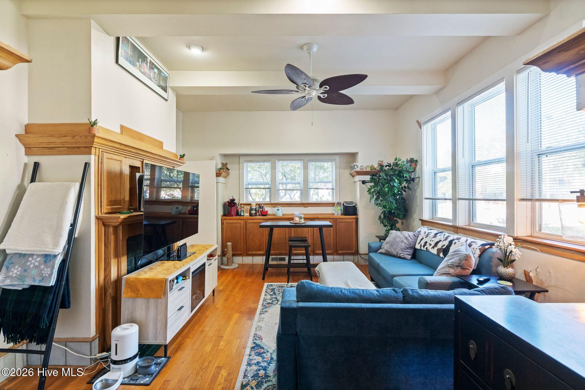 100570327 | Photo 16