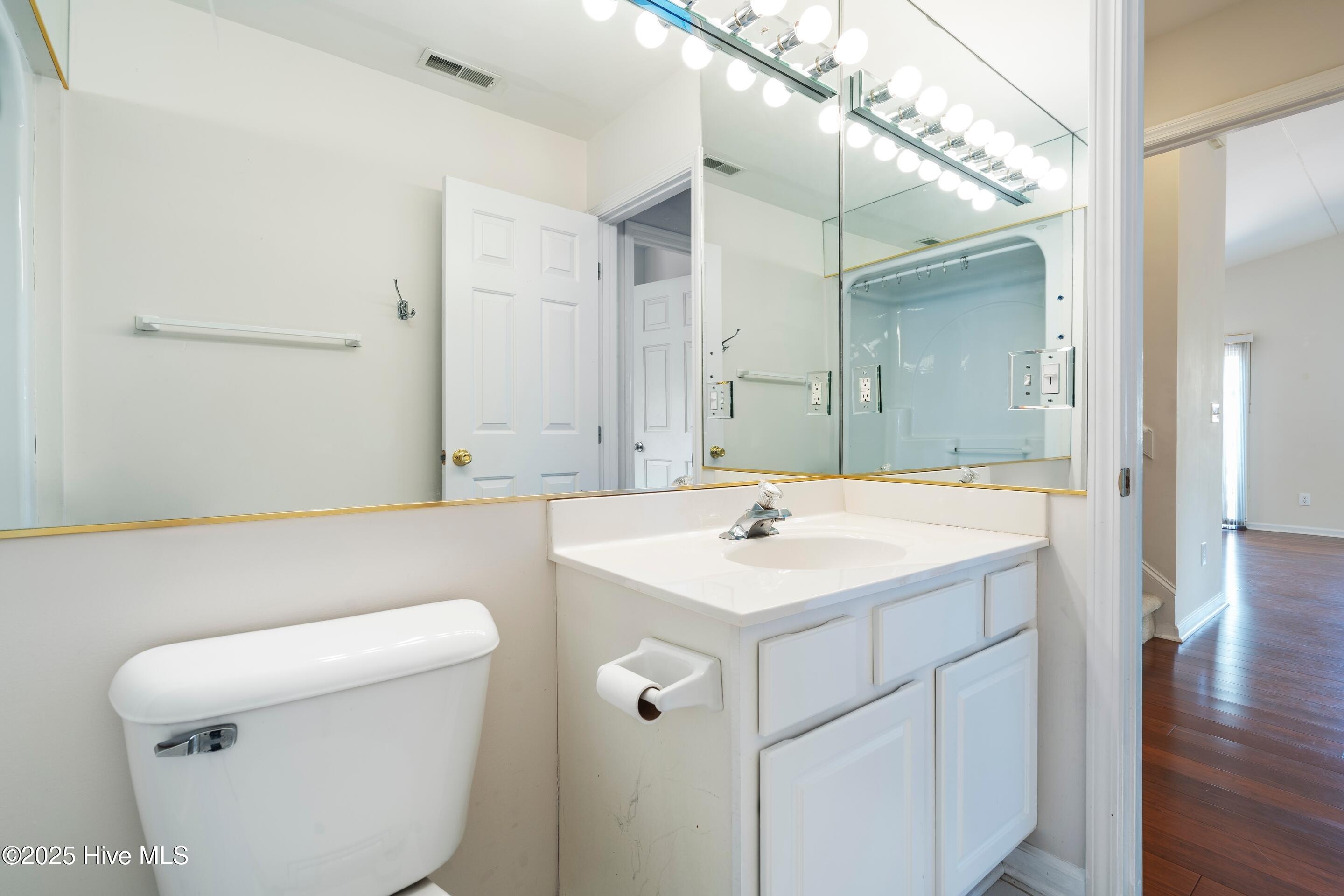 100511628 | Photo 41