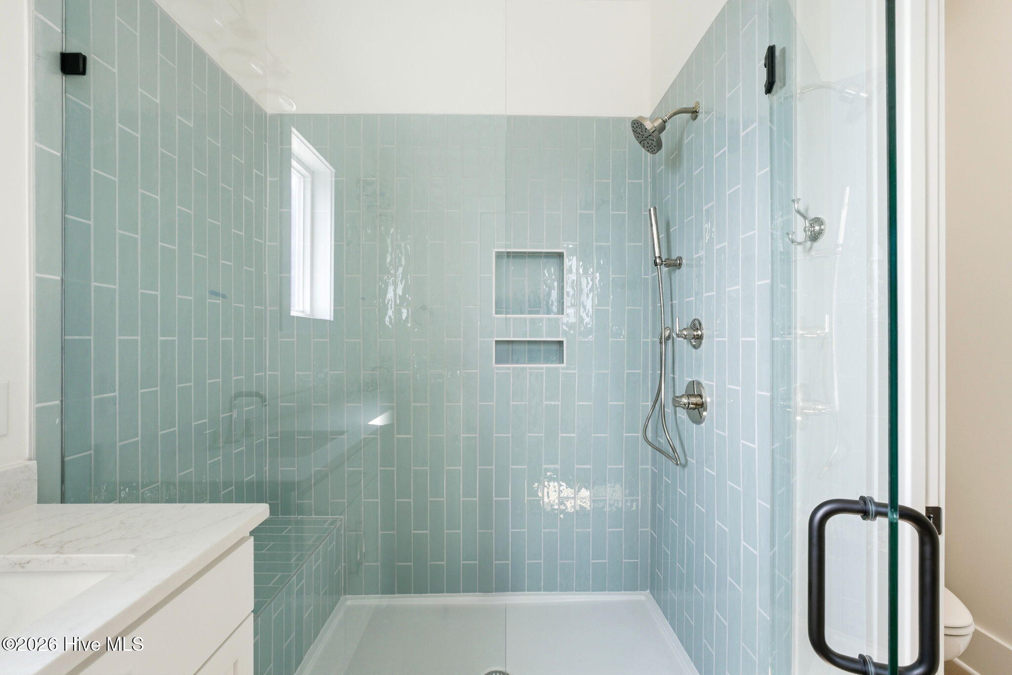 100564947 | Photo 22