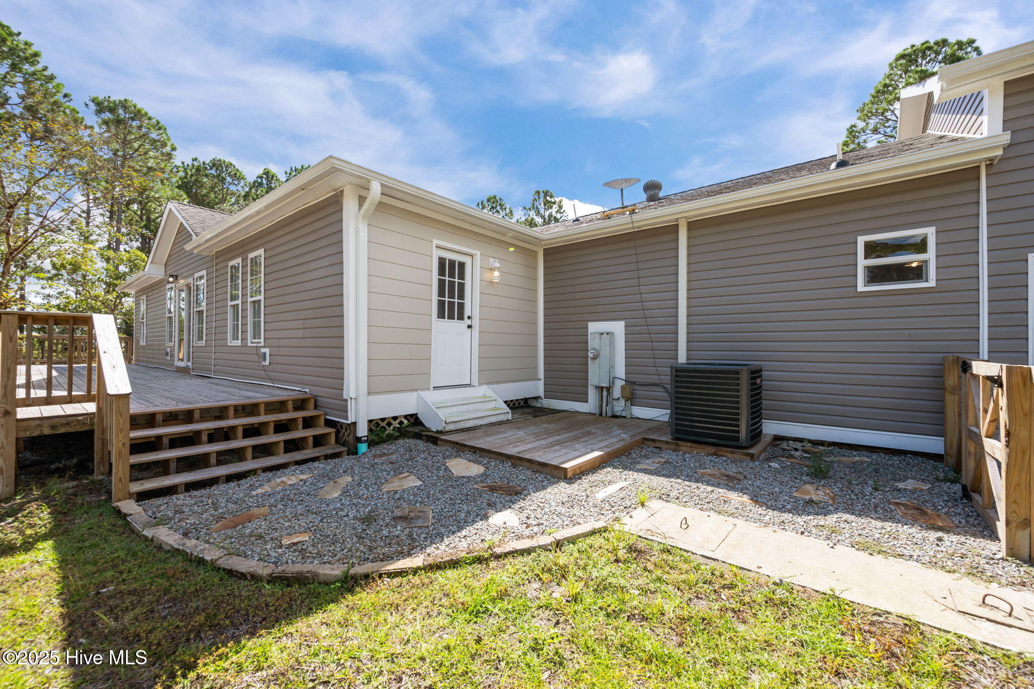 100551658 | Photo 51