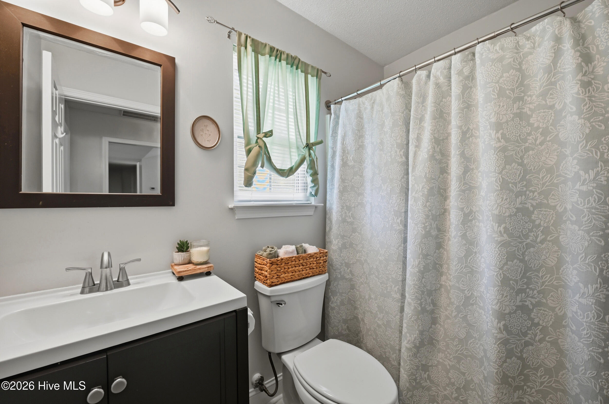 100565195 | Photo 26