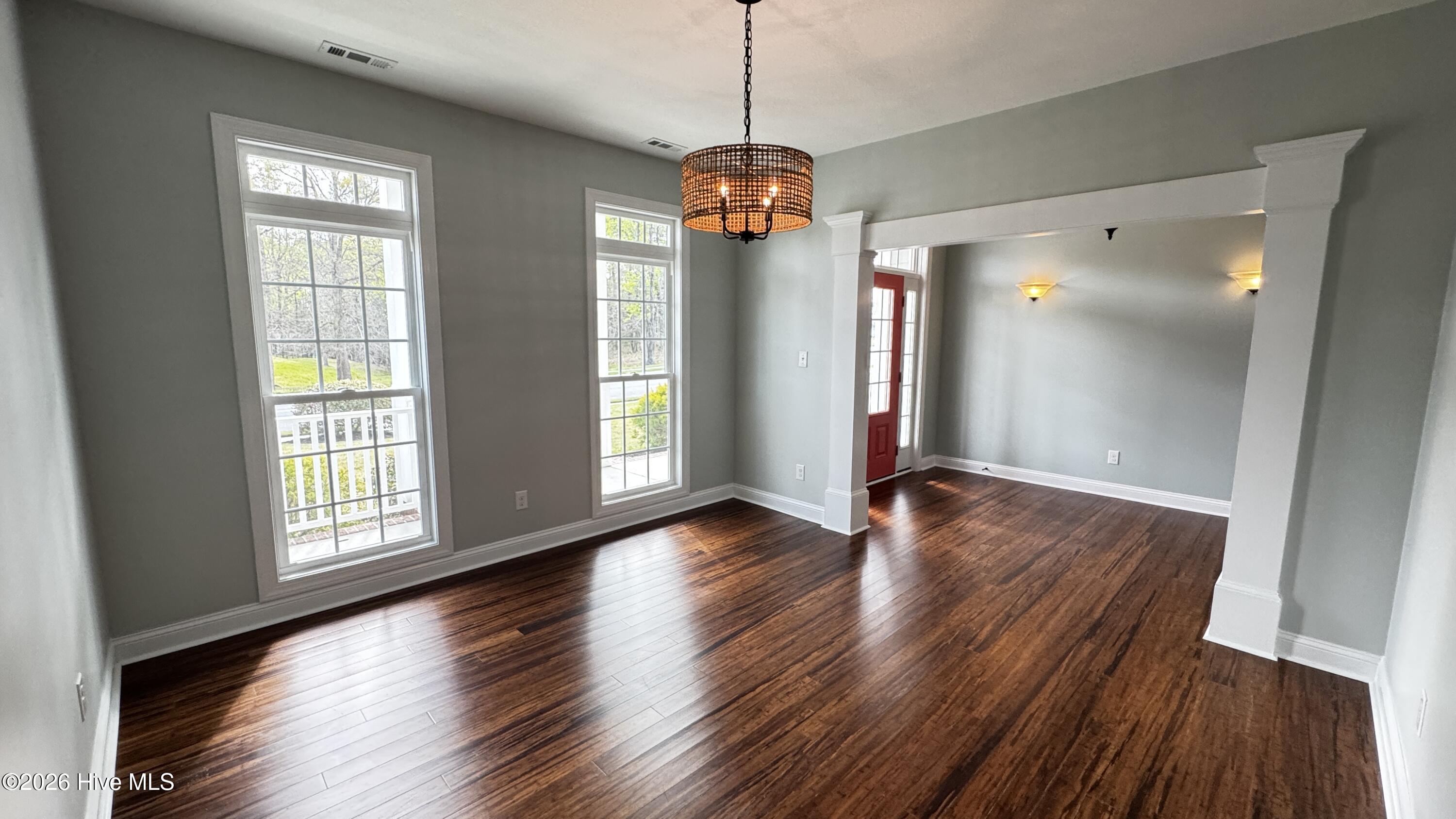 100565264 | Photo 16