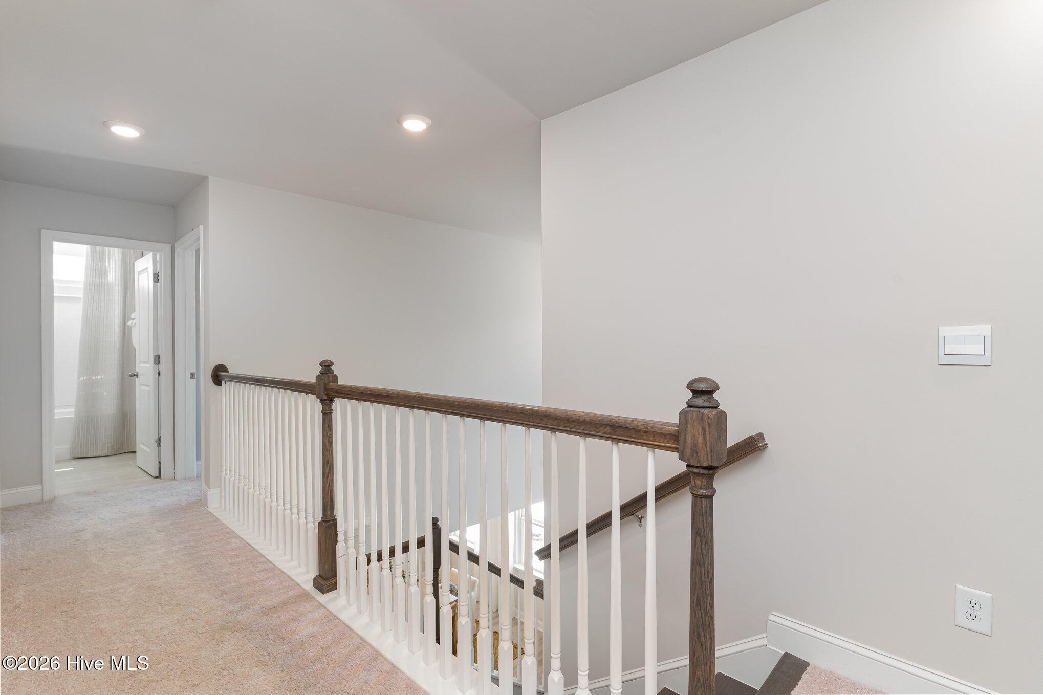 100565475 | Photo 16