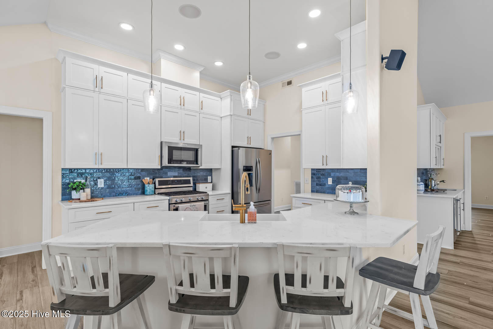 100512903 | Photo 16