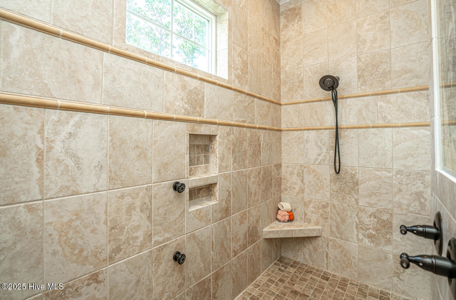 100534571 | Photo 49