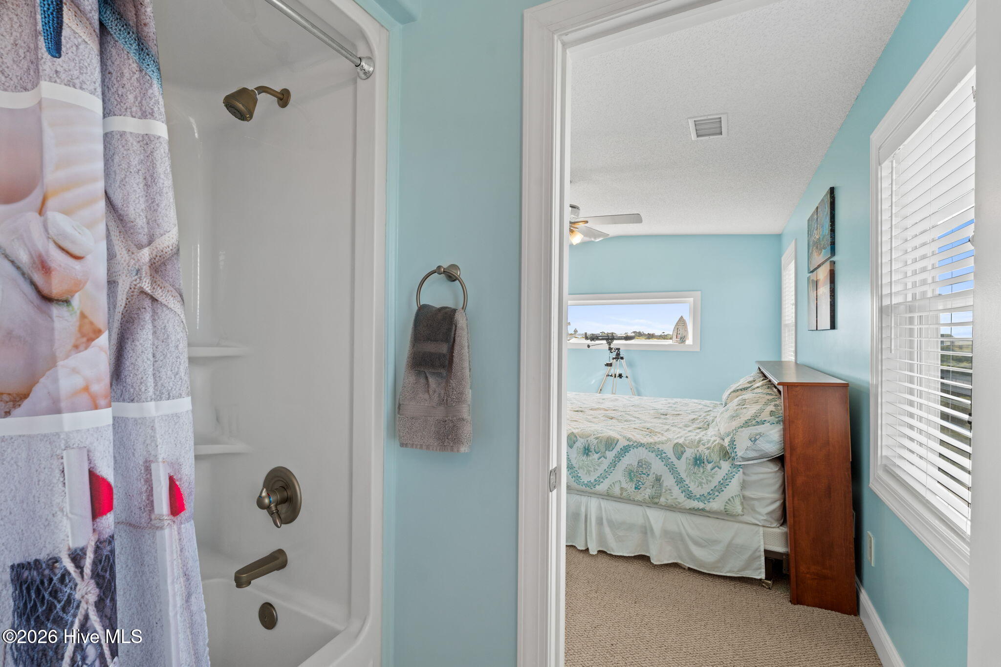 100561673 | Photo 25