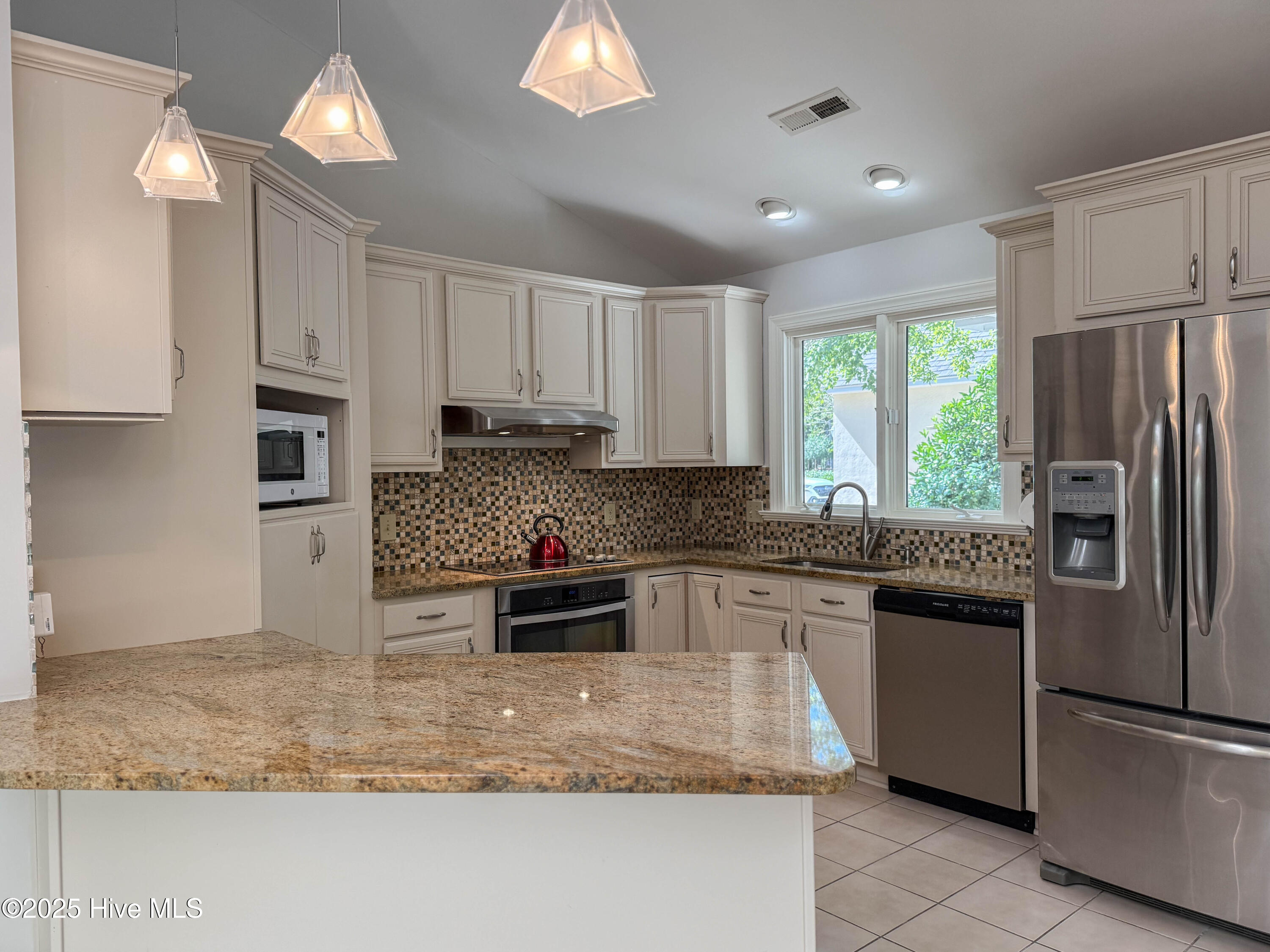 100535071 | Photo 41