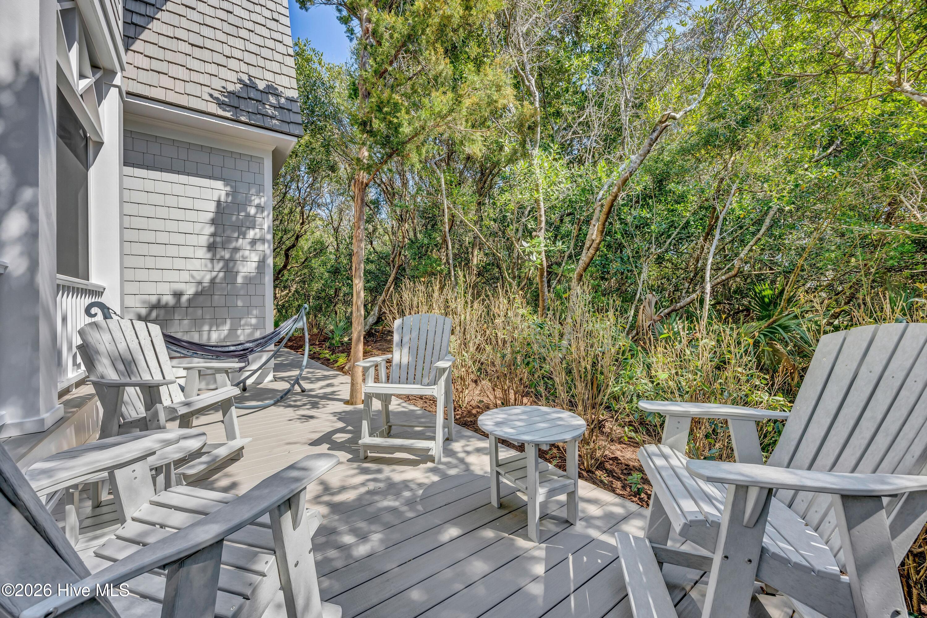 100567930 | Photo 47