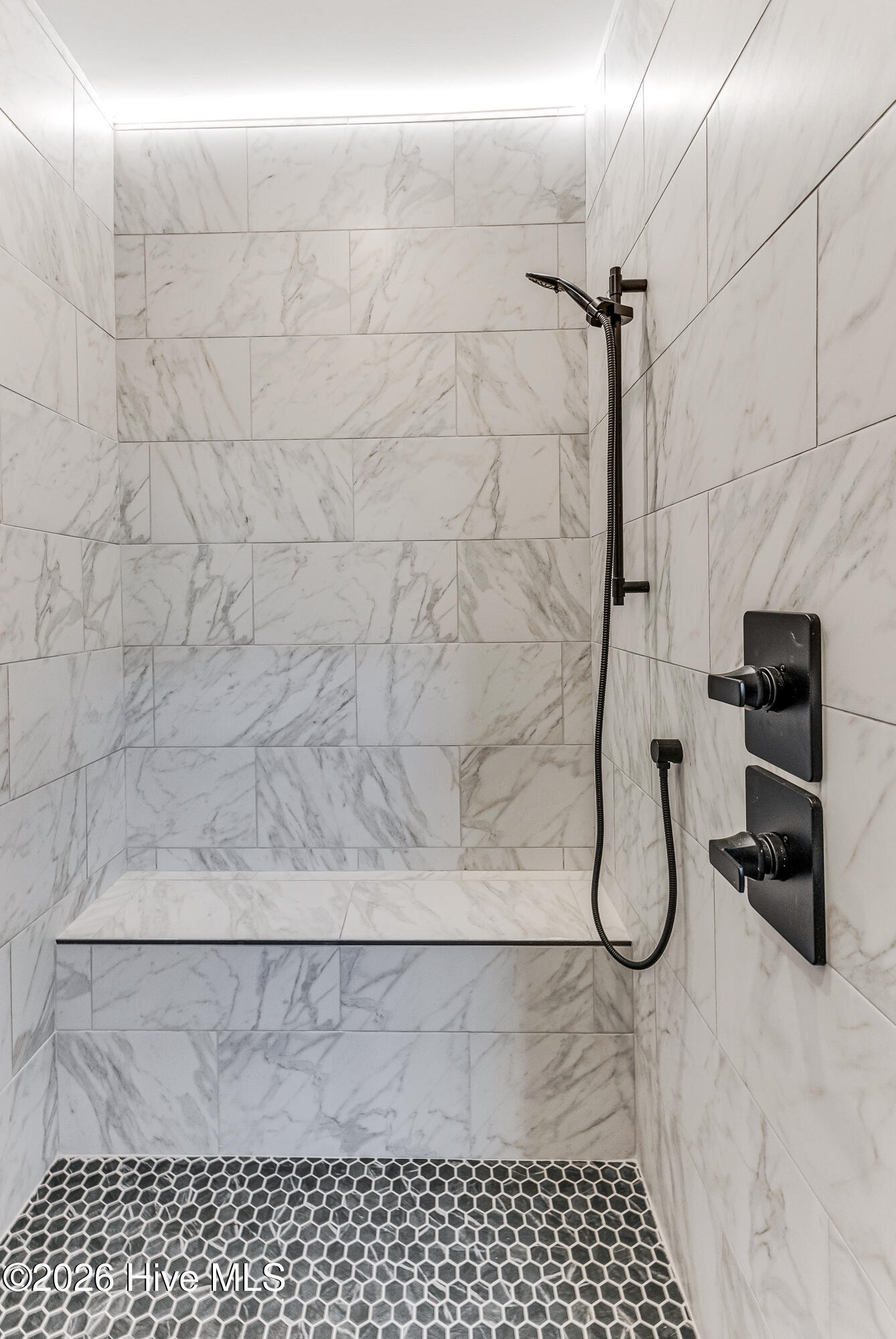 100564365 | Photo 30