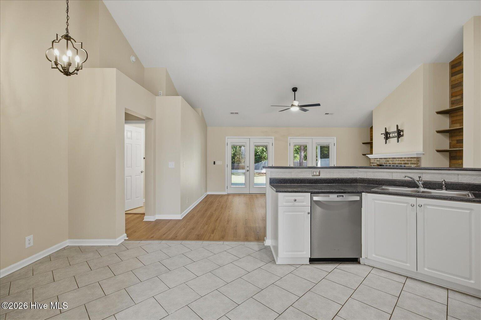 100564069 | Photo 15