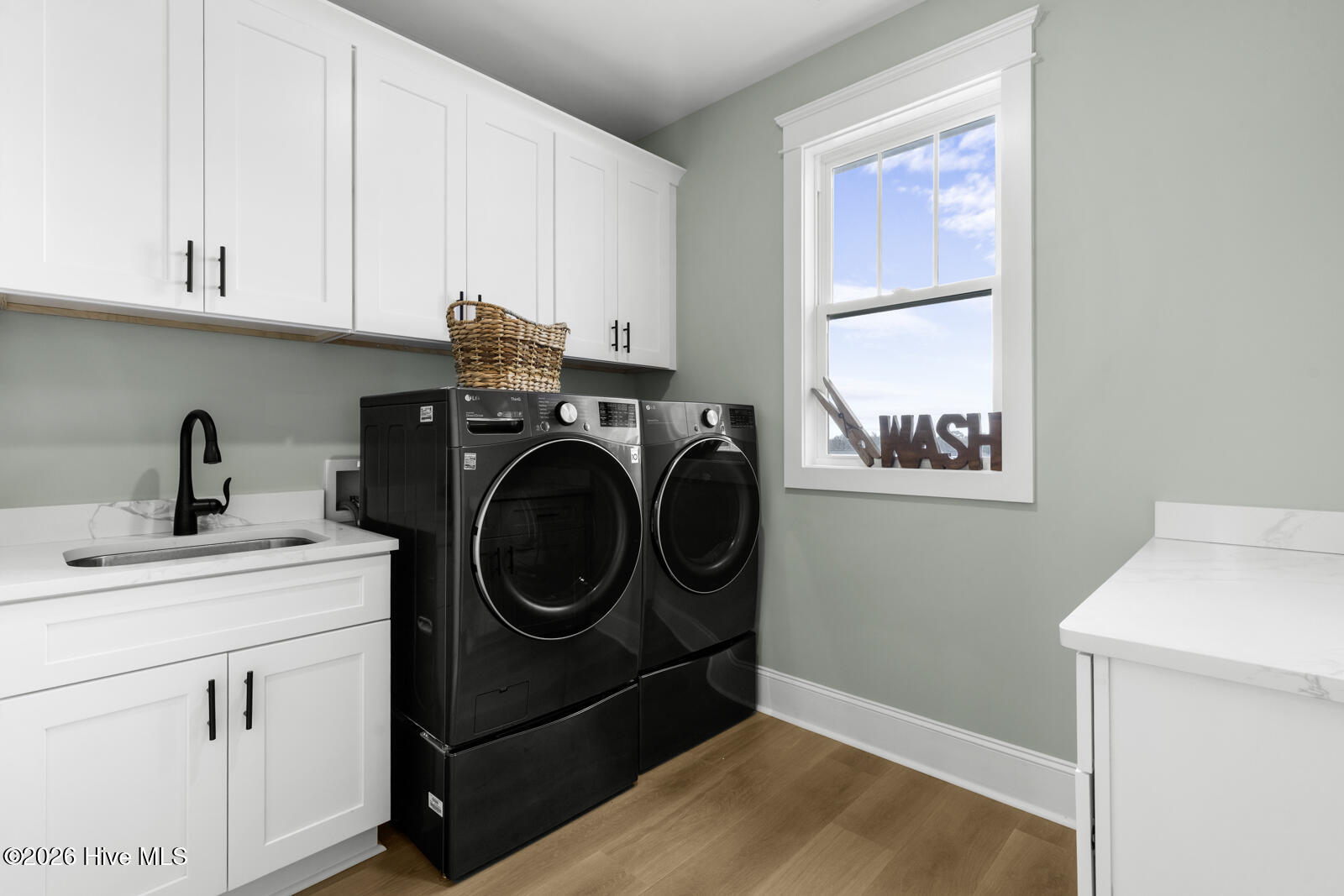 100557738 | Photo 31