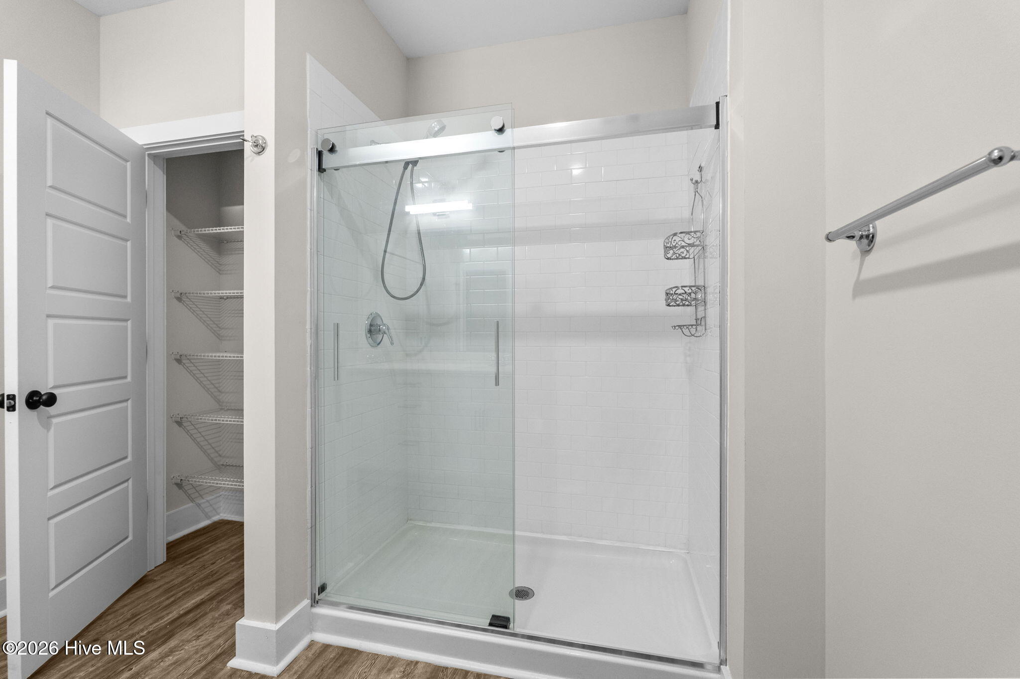 100566084 | Photo 30