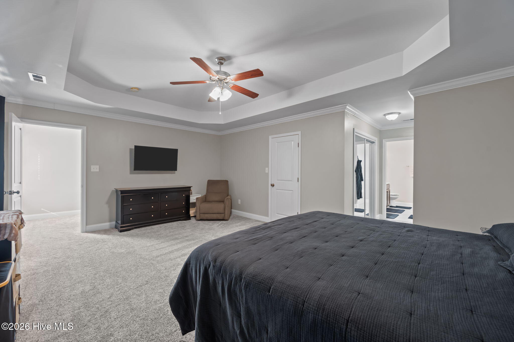 100547738 | Photo 23