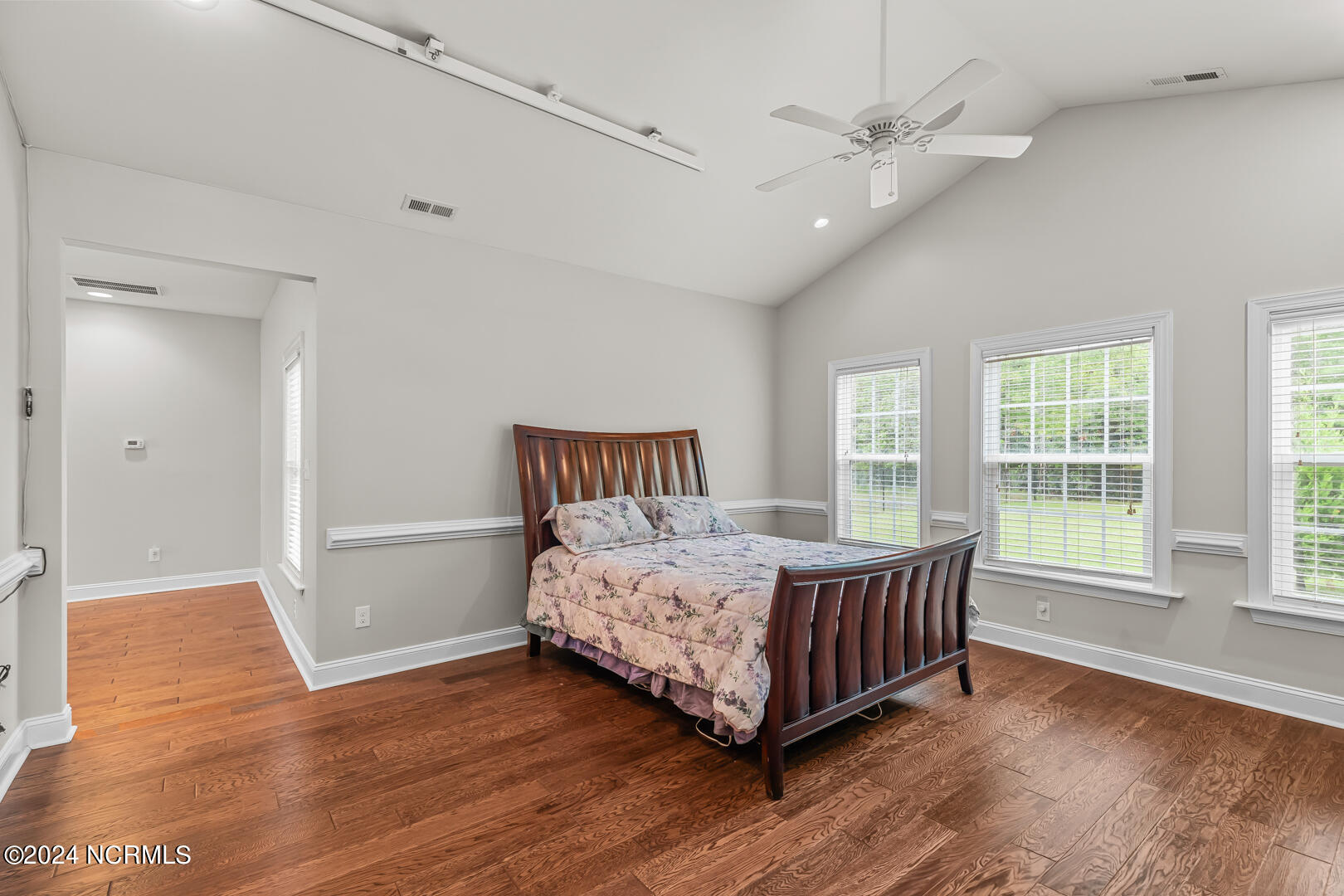 100543742 | Photo 25