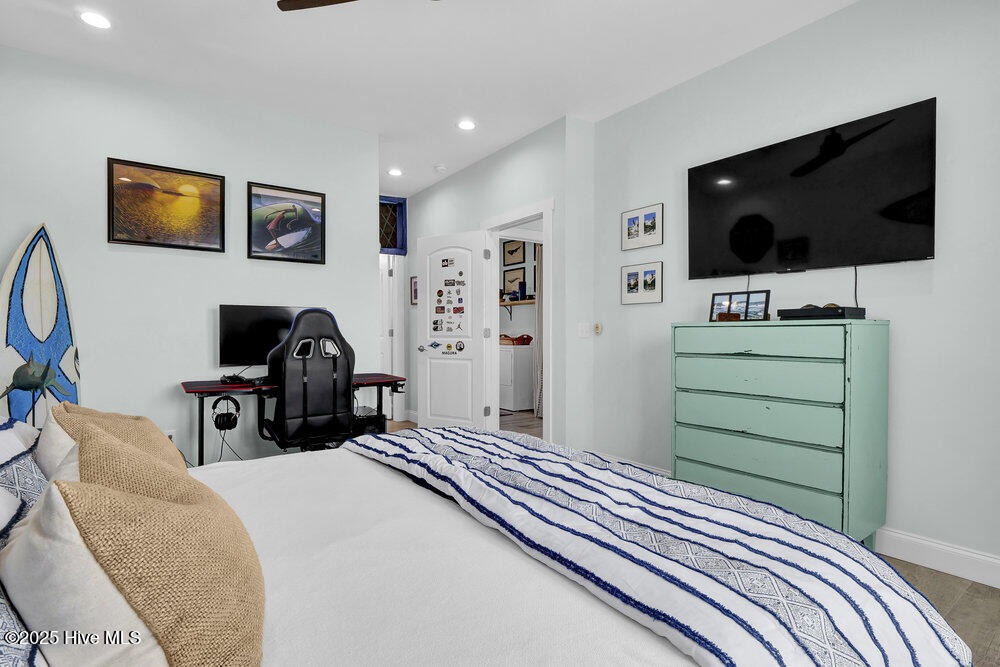 100538818 | Photo 25