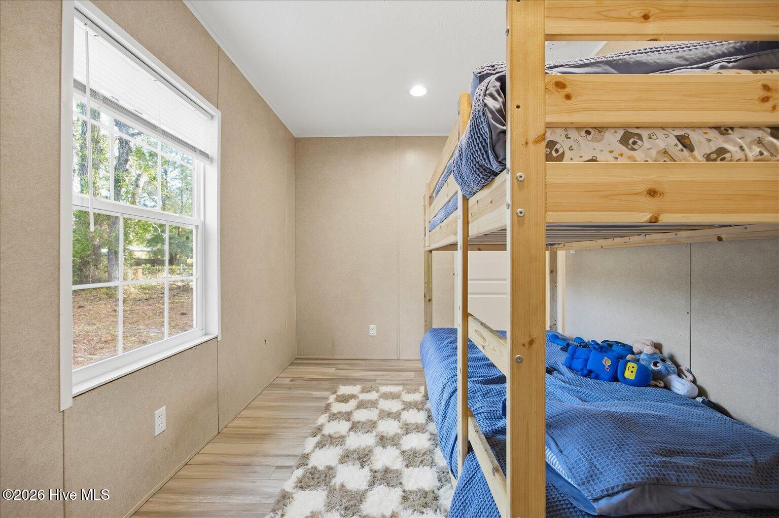 100549337 | Photo 26