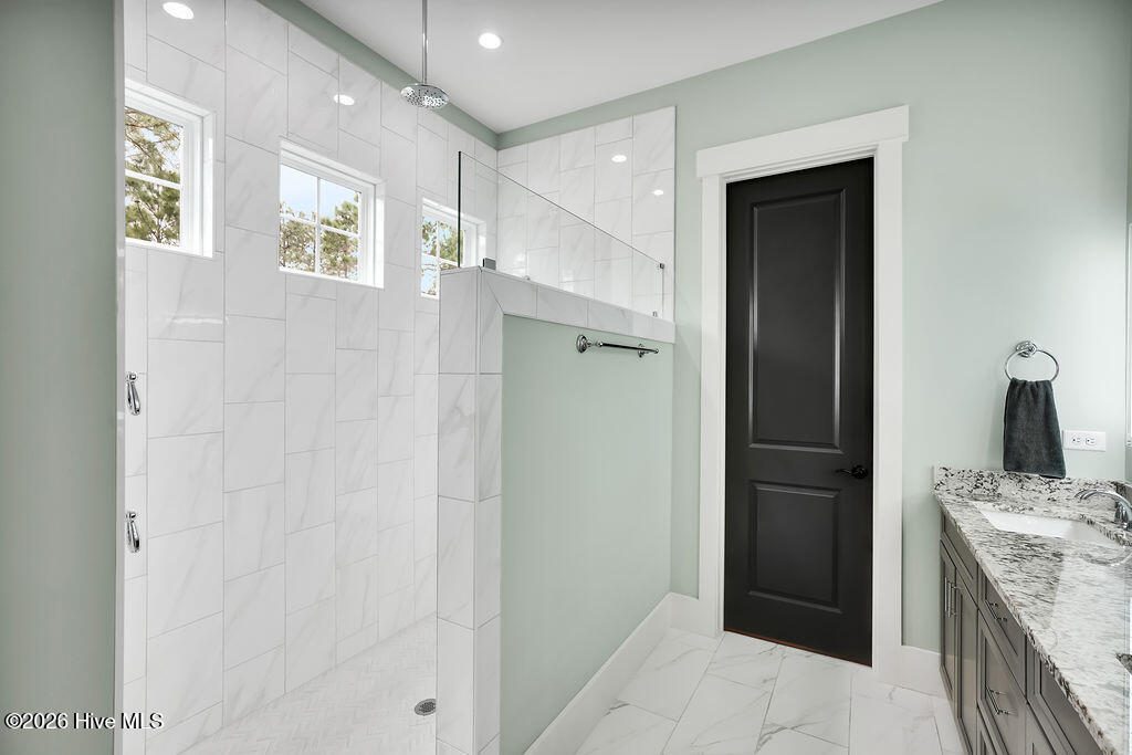 100564545 | Photo 24