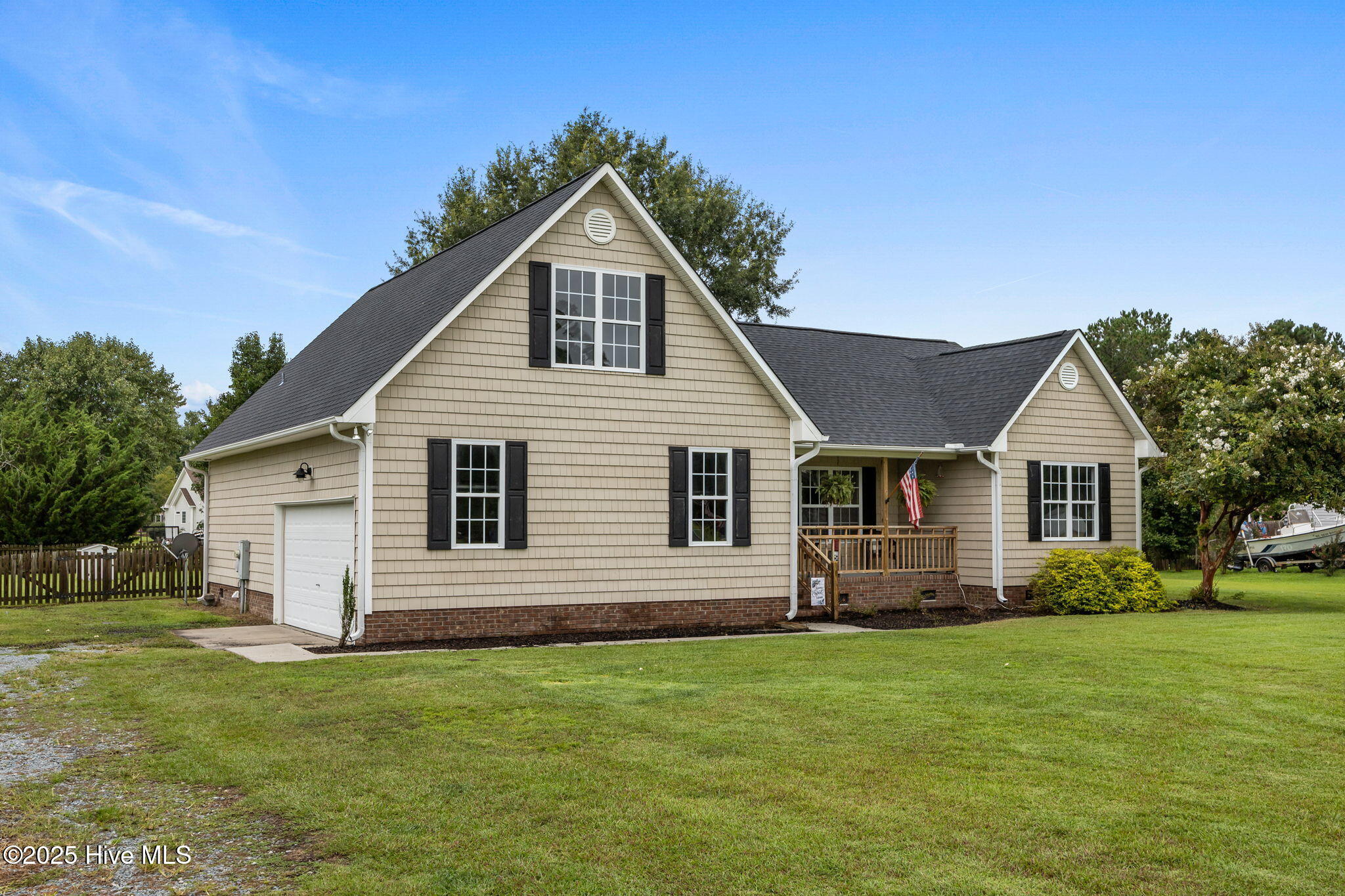 313 Oakmont Drive, Hampstead, NC 28443 – photo 2: 2-web-or-mls-IMG_2390