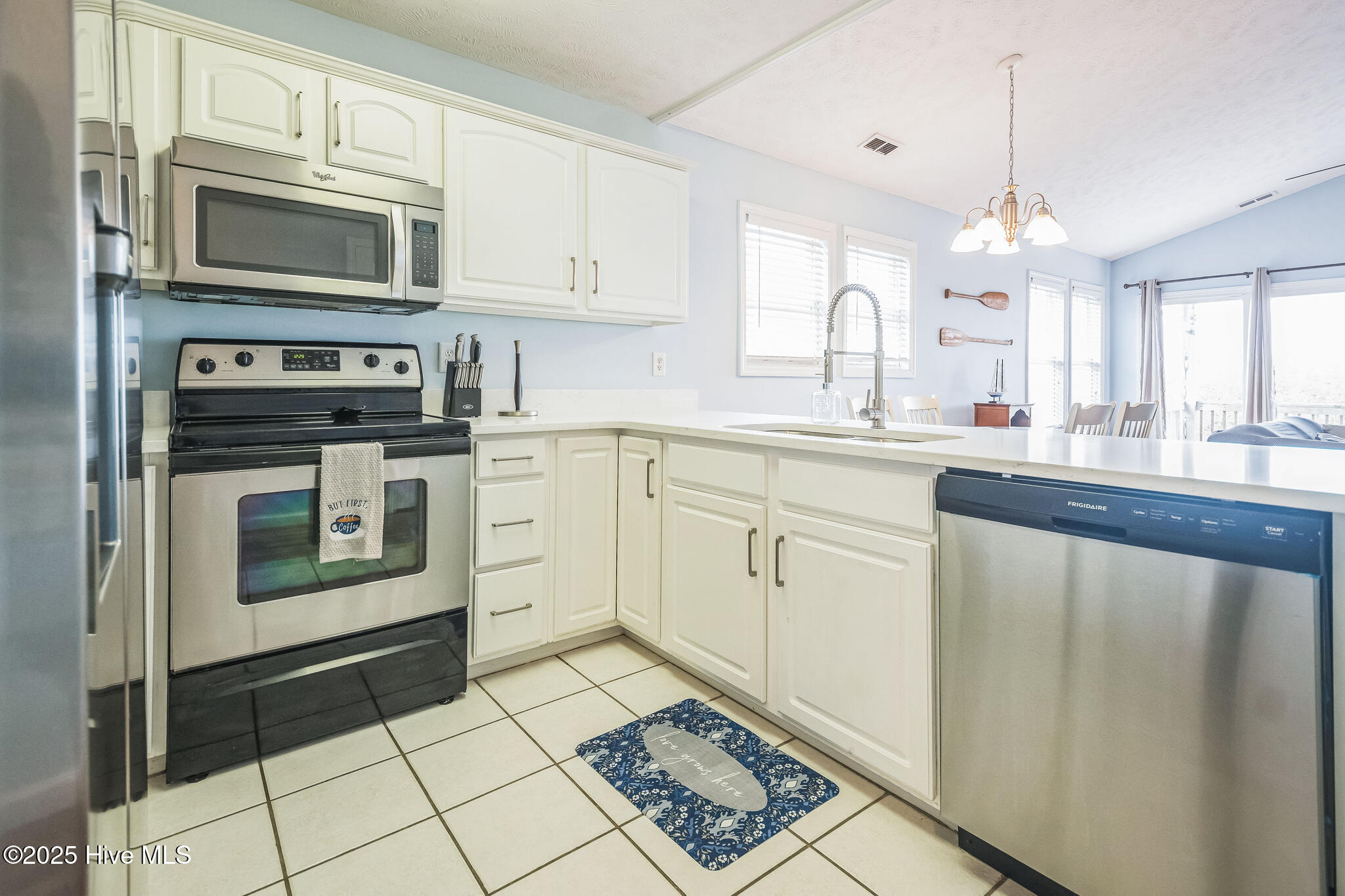 100499775 | Photo 21