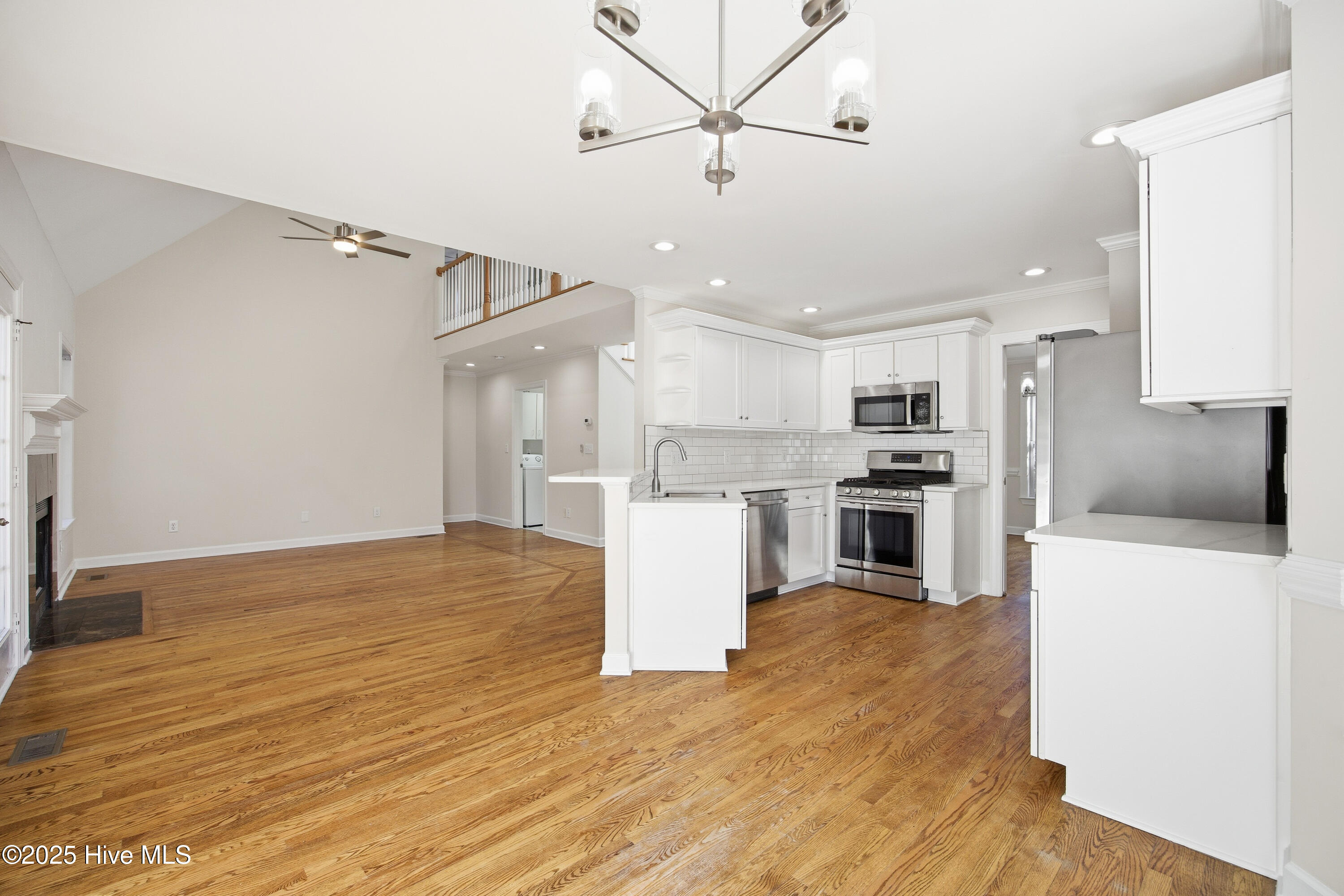 100545806 | Photo 10