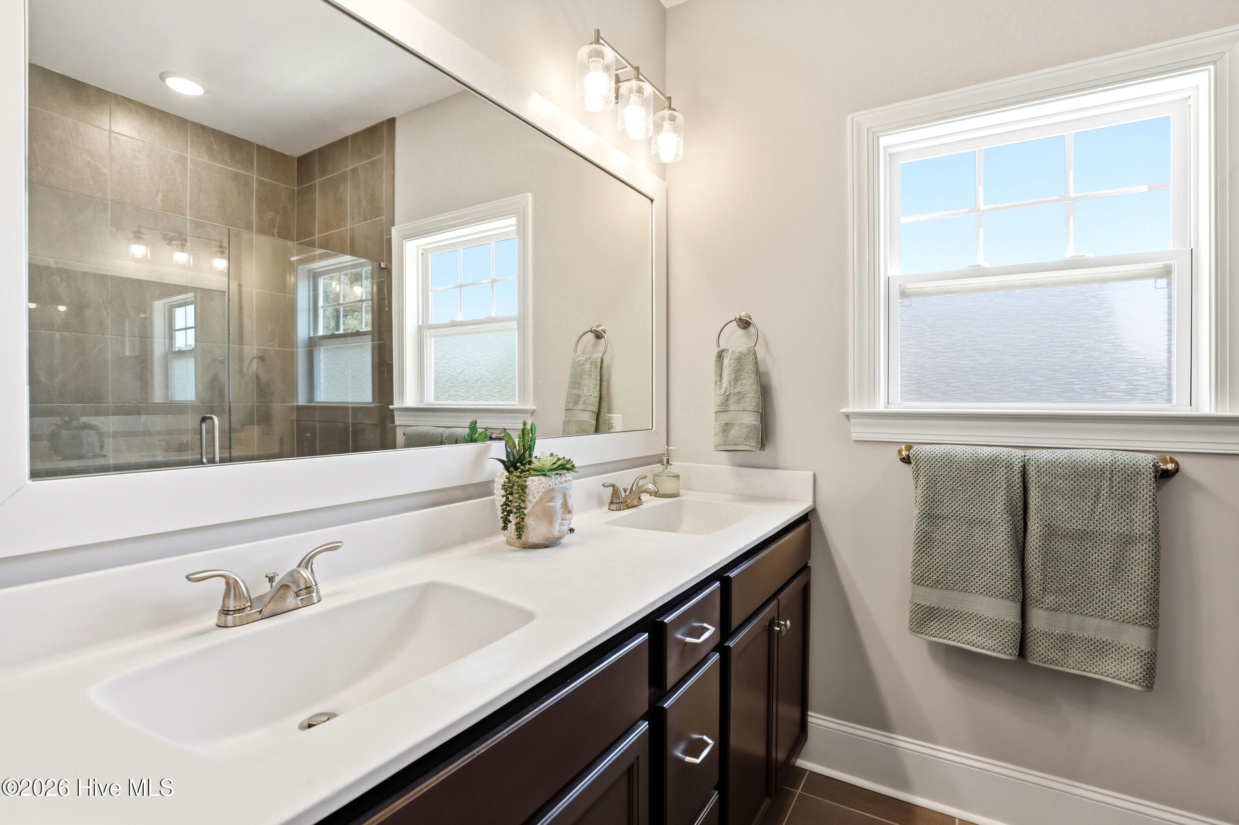 100569214 | Photo 21