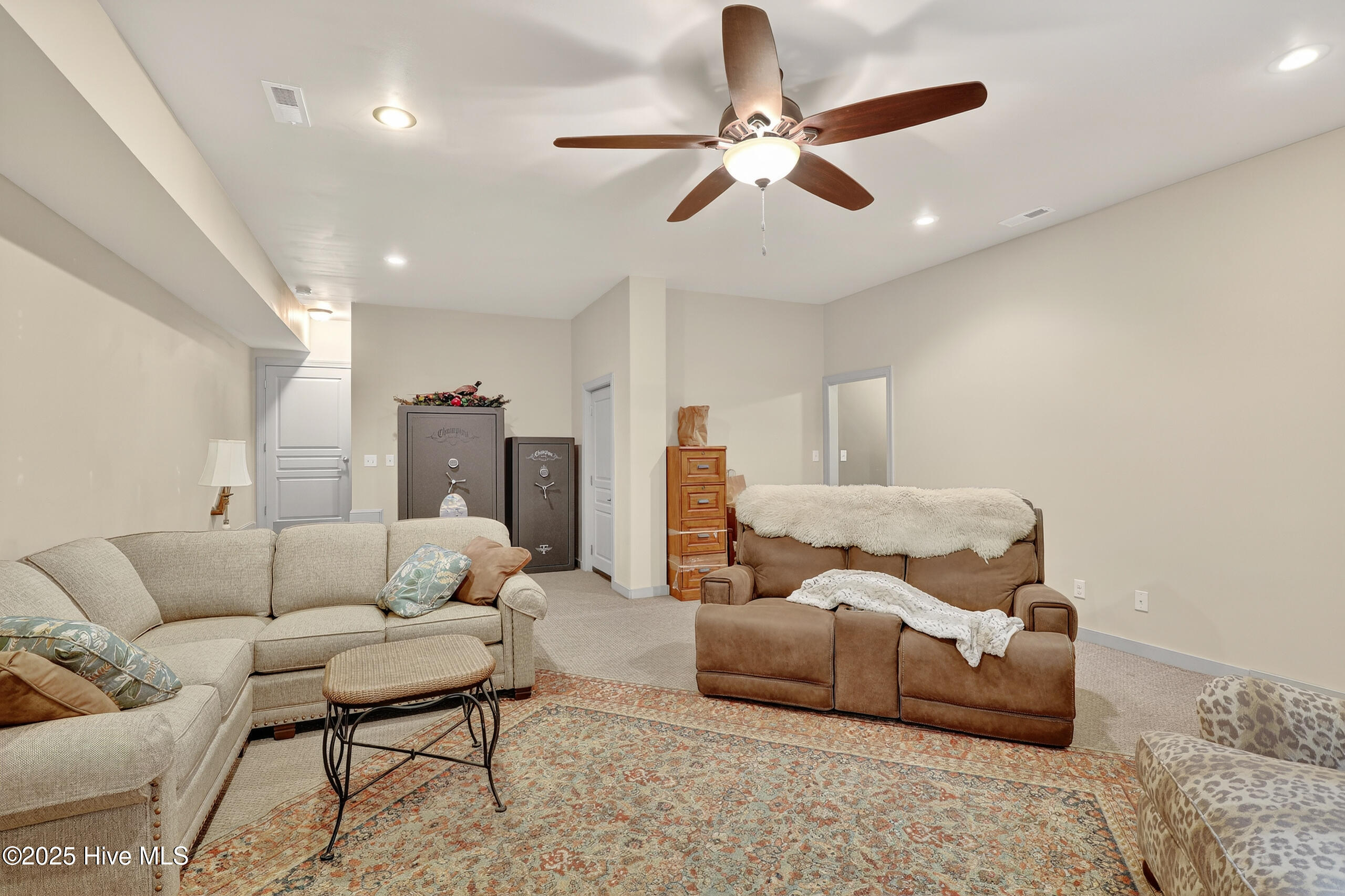 100527488 | Photo 48