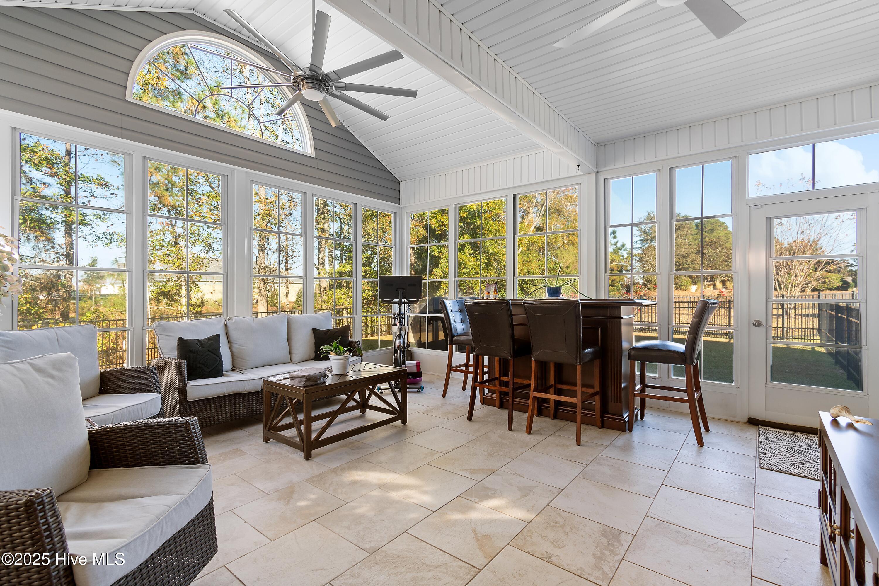 100542898 | Photo 28