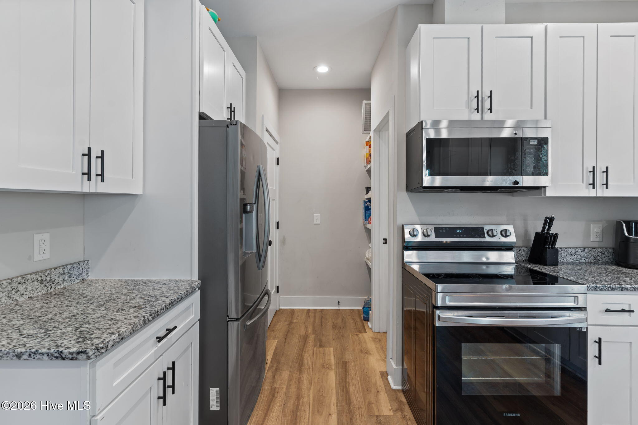 100556827 | Photo 12