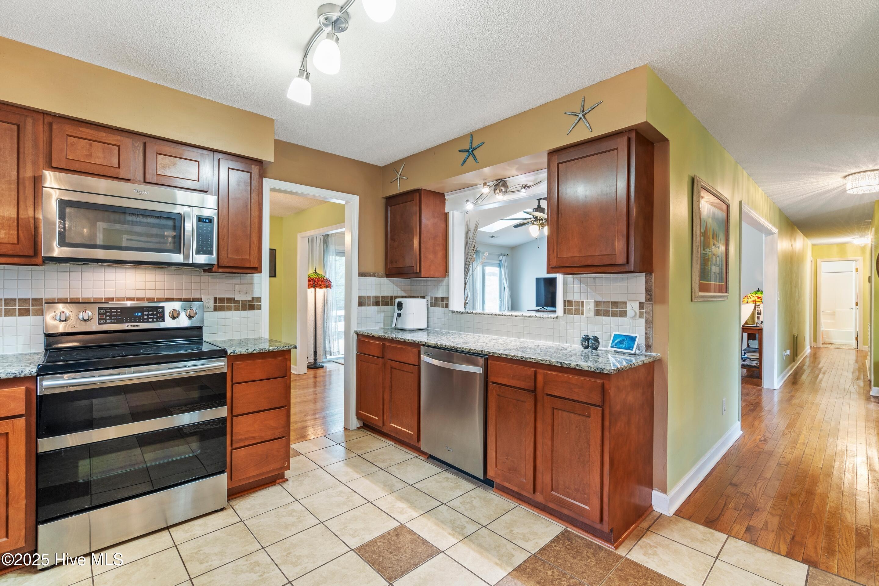 100543561 | Photo 21