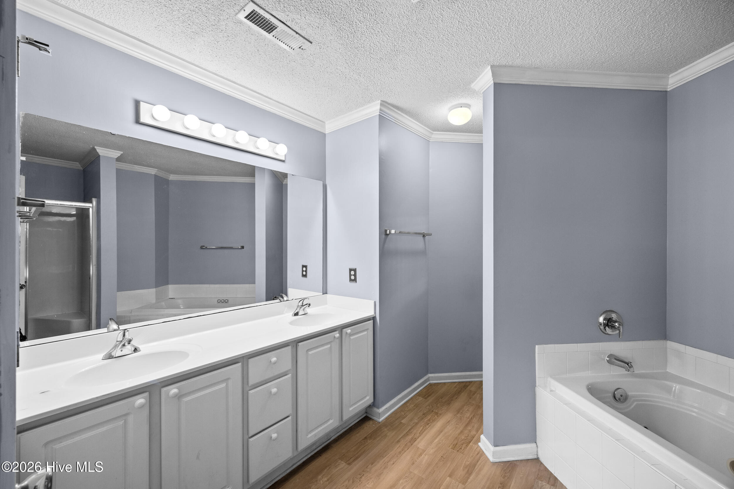 100564303 | Photo 28