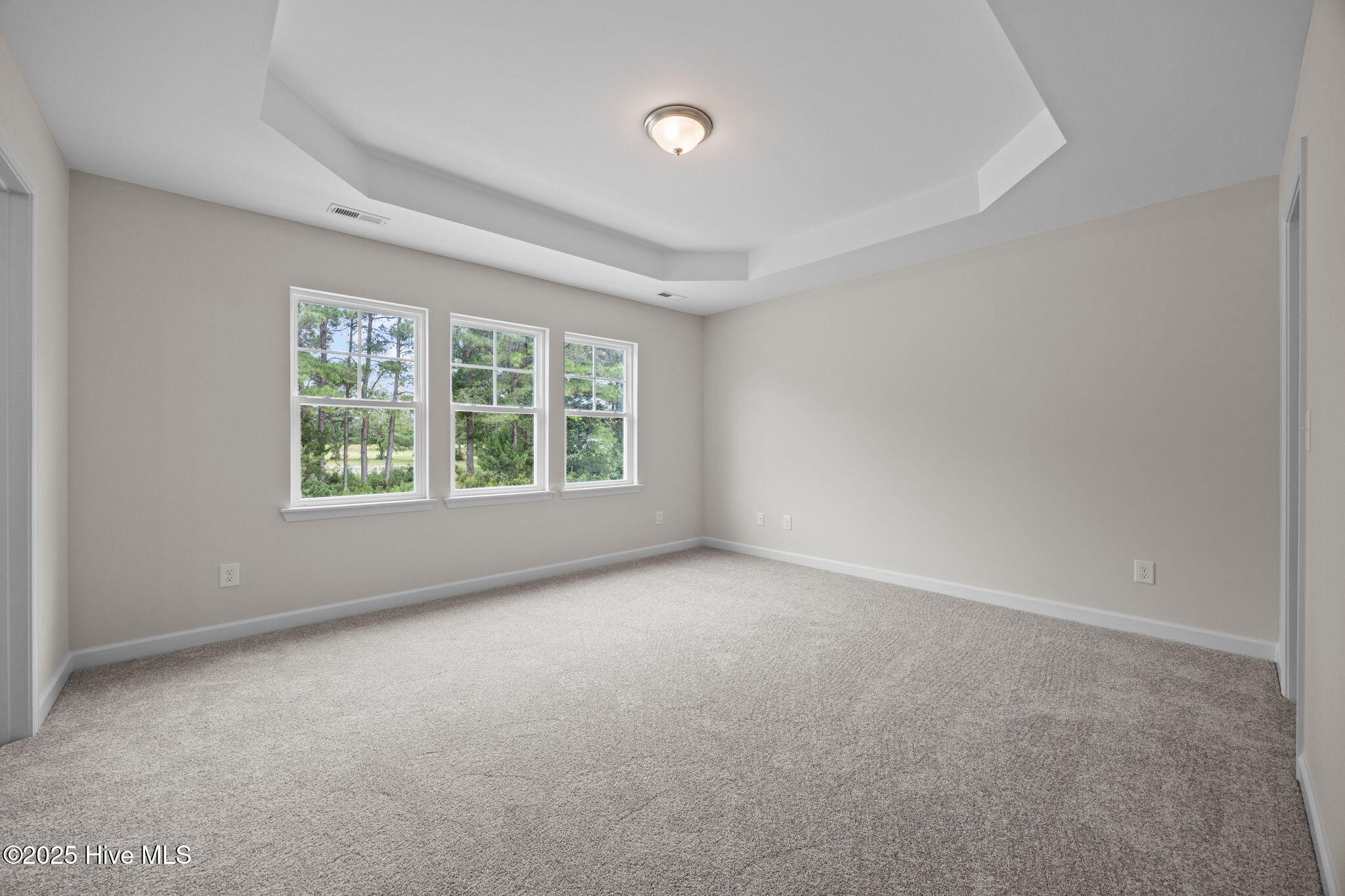 100506161 | Photo 24