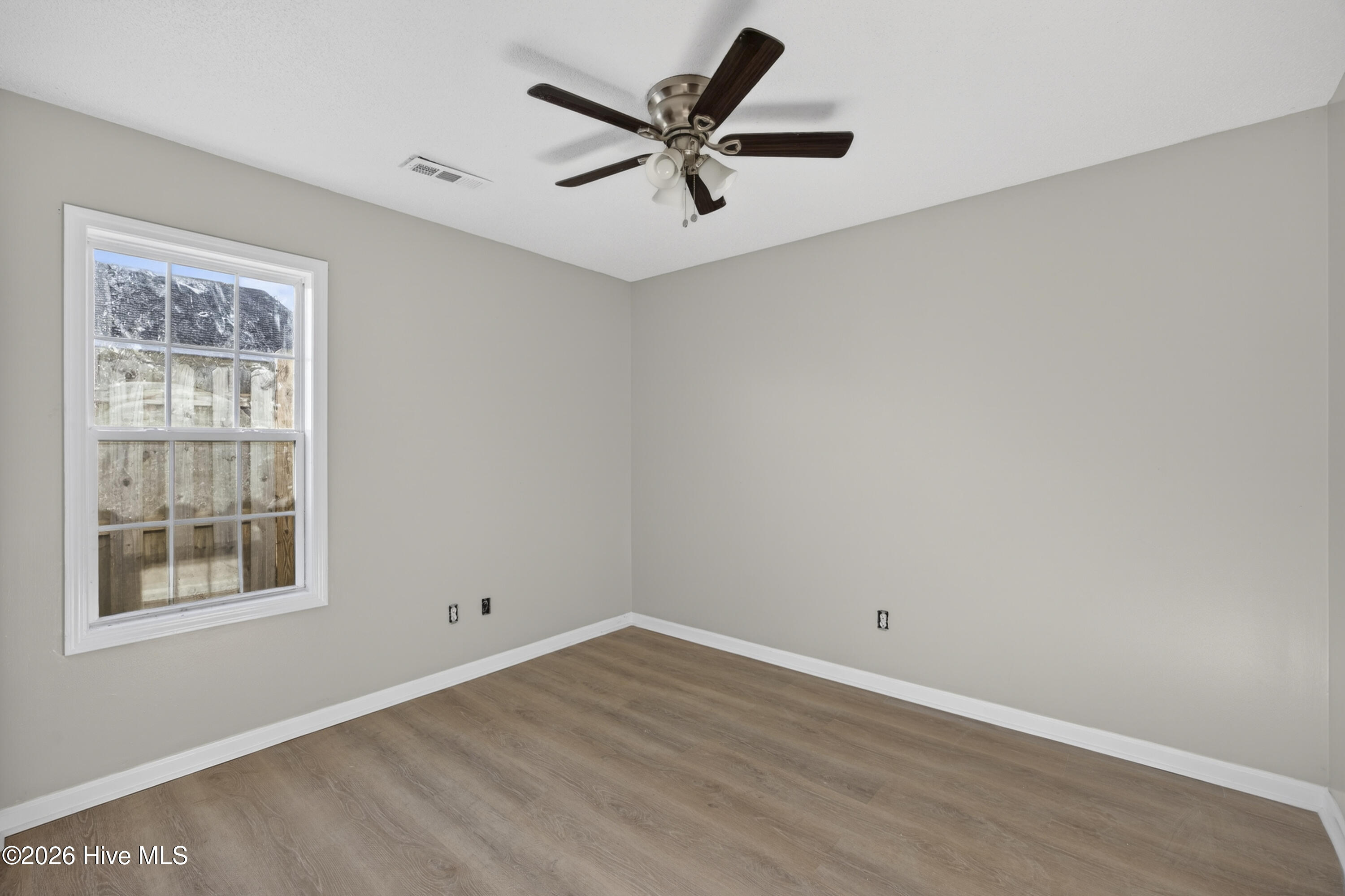 100549649 | Photo 22