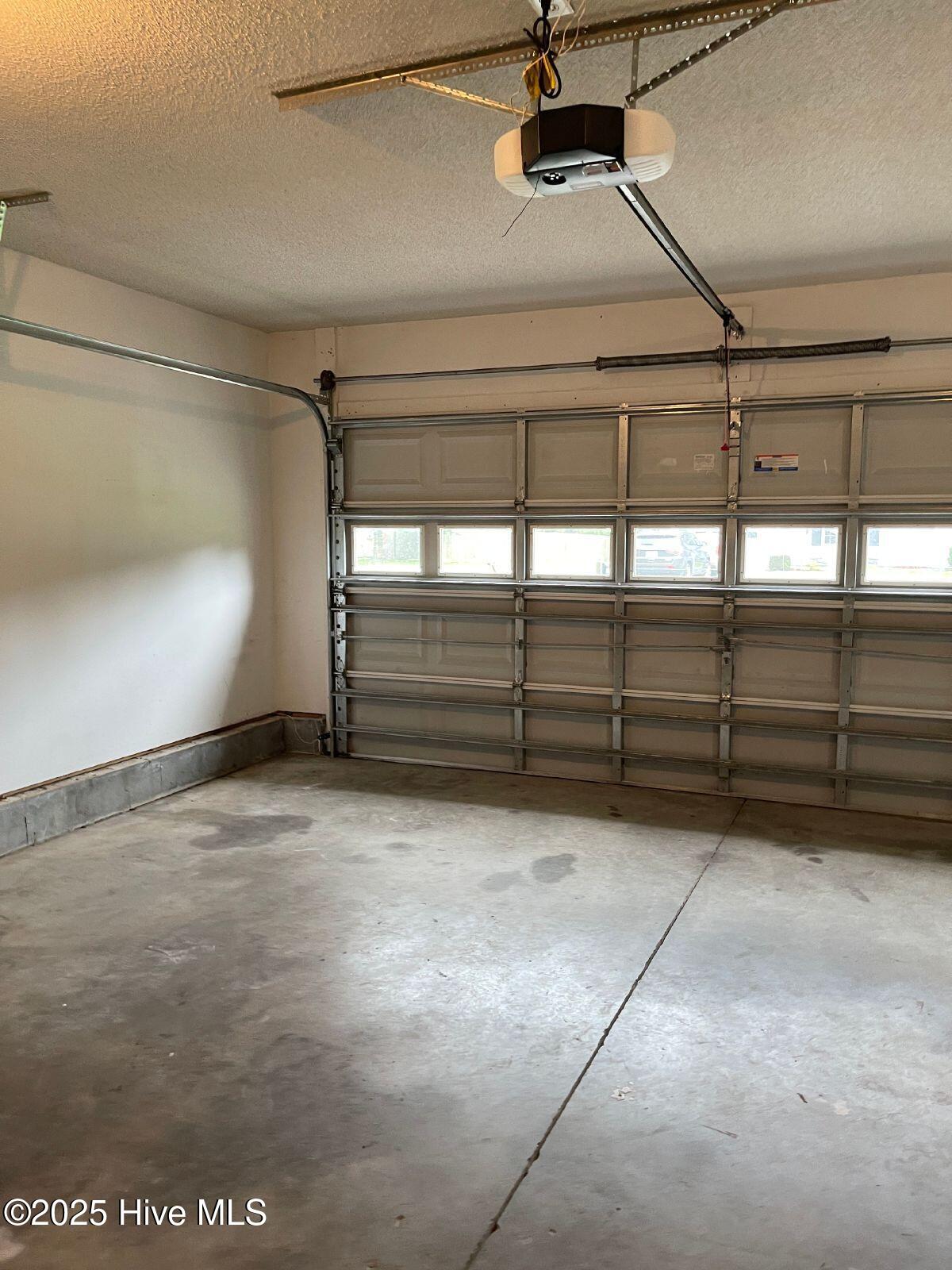 100545834 | Photo 18